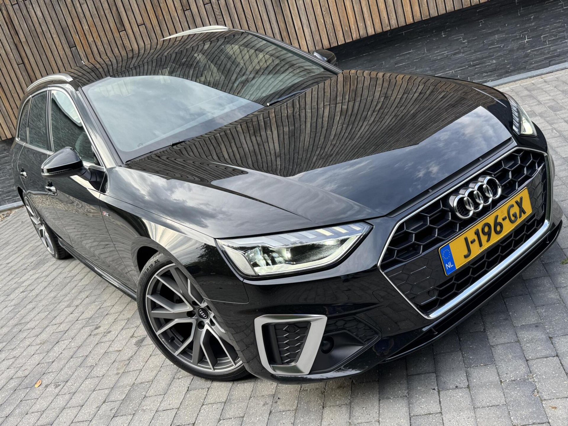 Audi A4 Avant 40 TFSI S-line Automaat | Volleer | Adaptieve cruise control | Lane assist | Afgevlakt sportstuur | Grootlichtassistent | 19 inch lichtmetalen velgen | Apple CarPlay | Parkeersensoren voor en achter | Achteruitrijcamera 47408599-62.jpg | Timcars.nl