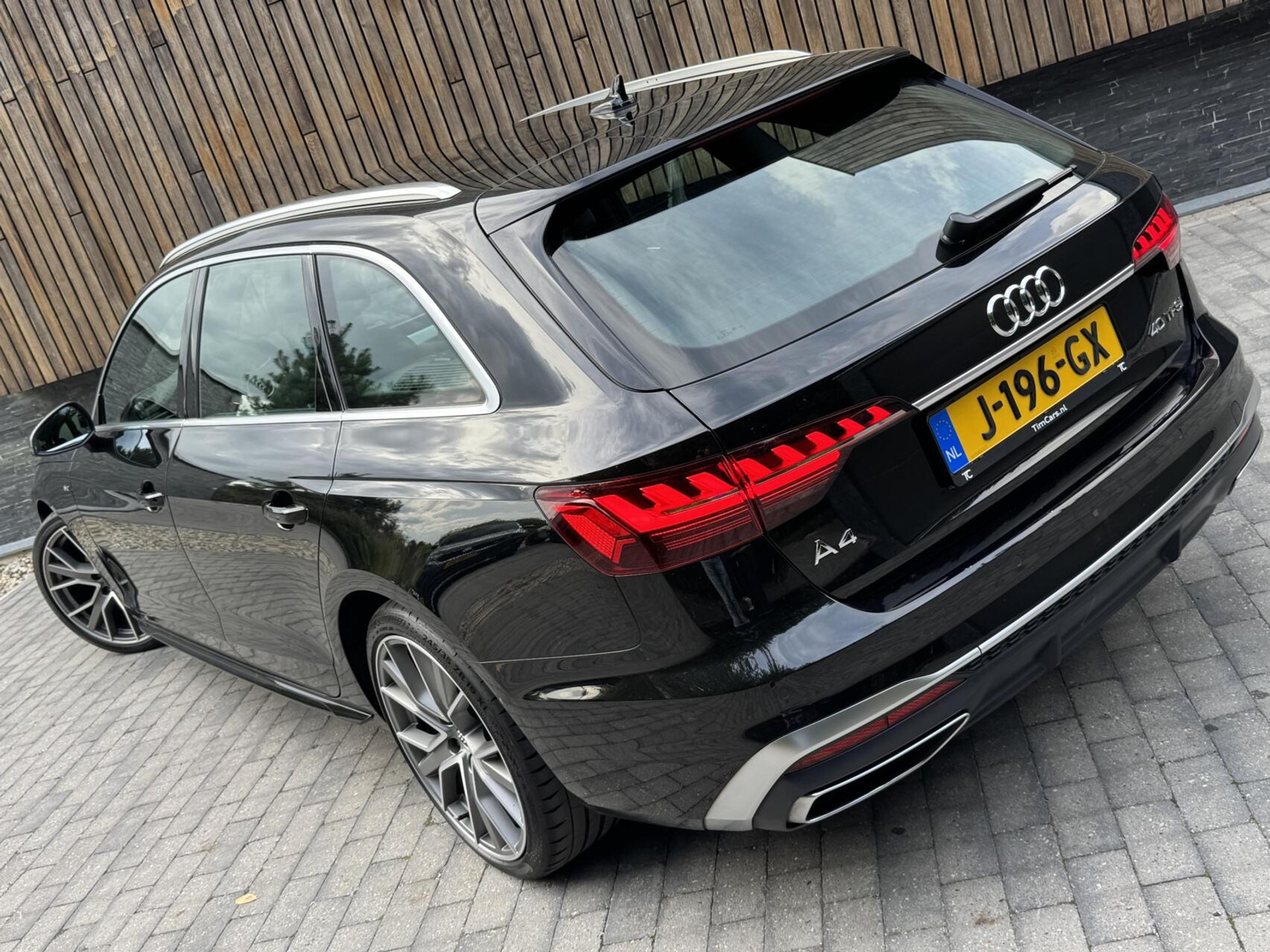 Audi A4 Avant 40 TFSI S-line Automaat | Volleer | Adaptieve cruise control | Lane assist | Afgevlakt sportstuur | Grootlichtassistent | 19 inch lichtmetalen velgen | Apple CarPlay | Parkeersensoren voor en achter | Achteruitrijcamera 47408599-63.jpg | Timcars.nl