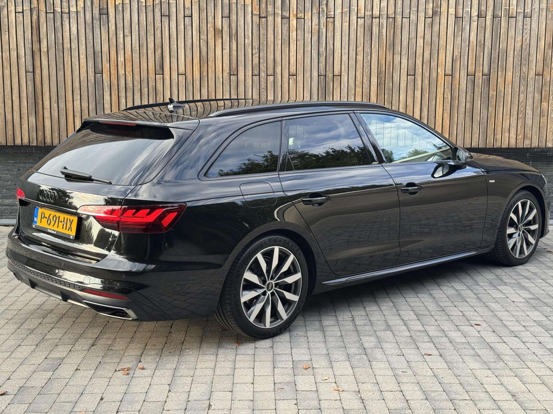 Audi A4 Avant 35 TFSI S edition Competition Automaat | Zwart optiek | Stoelverwarming | Google Navigatie | Apple CarPlay | Getint glas | LED verlichting | Getint glas | Parkeersensoren voor en achter 47519732-1.jpg | Timcars.nl