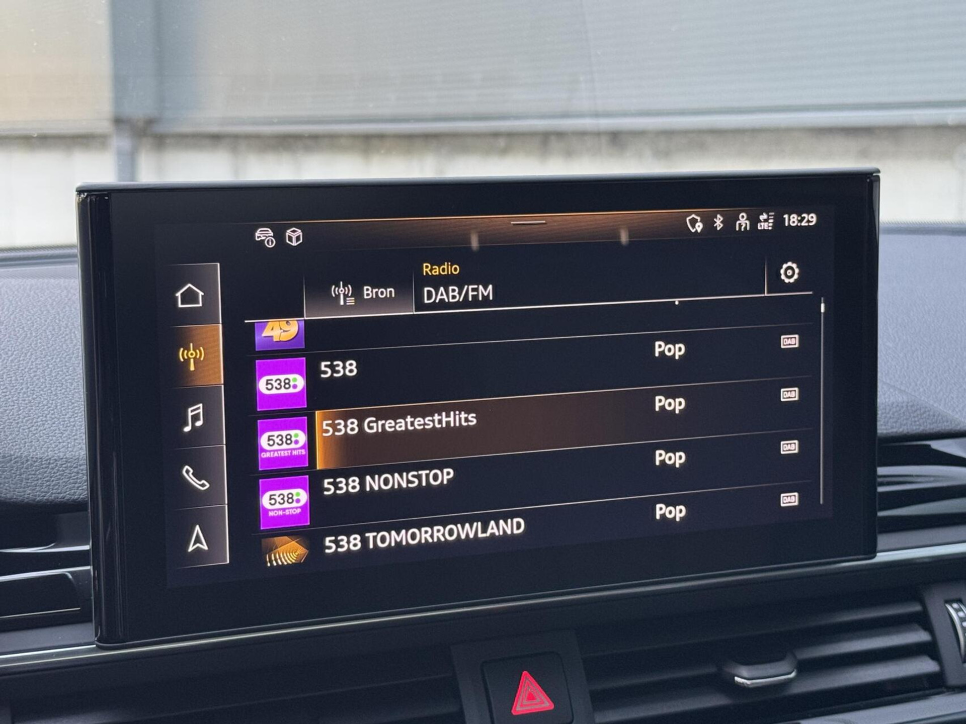 Audi A4 Avant 35 TFSI S edition Competition Automaat | Zwart optiek | Stoelverwarming | Google Navigatie | Apple CarPlay | Getint glas | LED verlichting | Getint glas | Parkeersensoren voor en achter 47519732-14.jpg | Timcars.nl