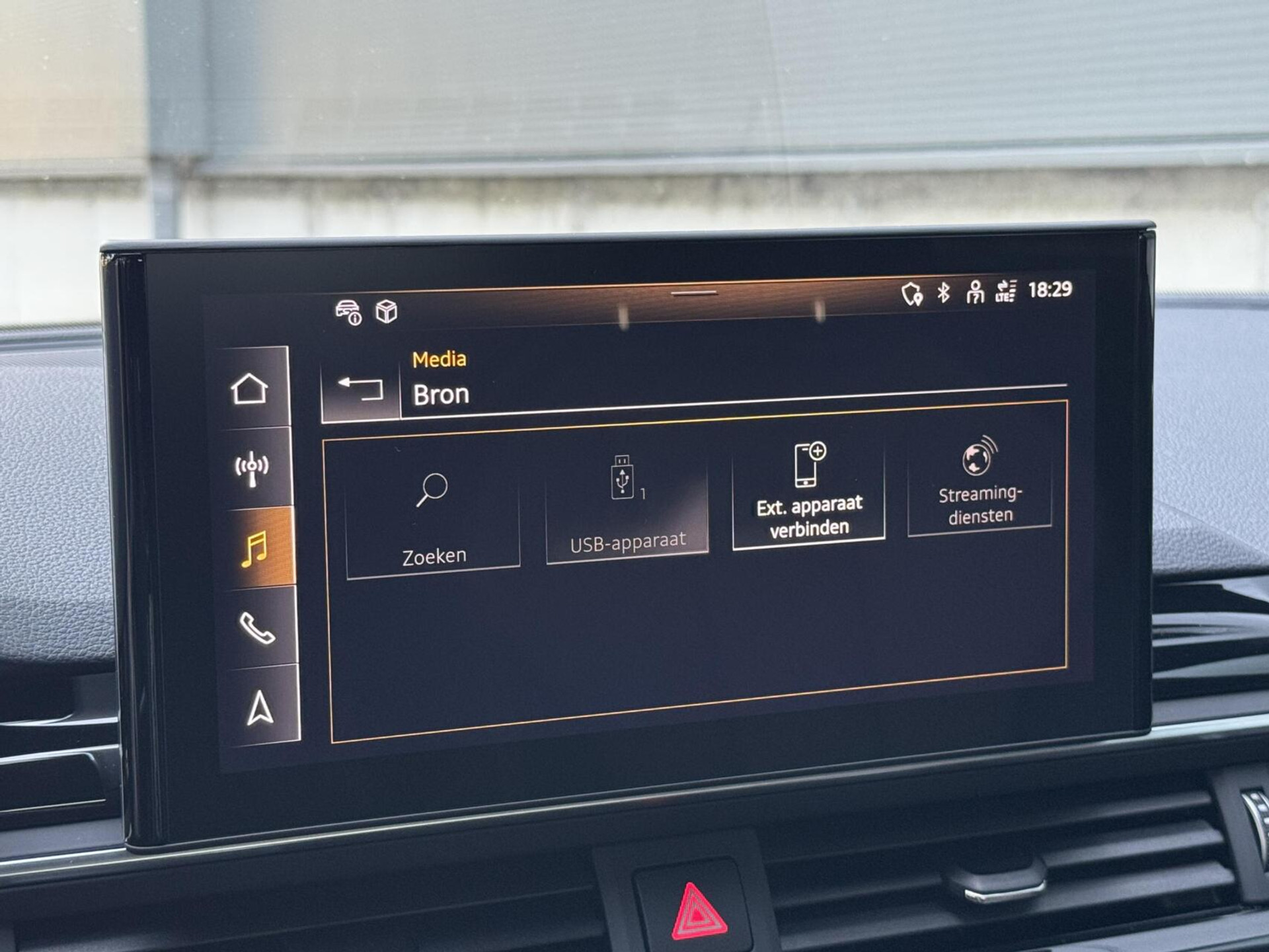 Audi A4 Avant 35 TFSI S edition Competition Automaat | Zwart optiek | Stoelverwarming | Google Navigatie | Apple CarPlay | Getint glas | LED verlichting | Getint glas | Parkeersensoren voor en achter 47519732-17.jpg | Timcars.nl