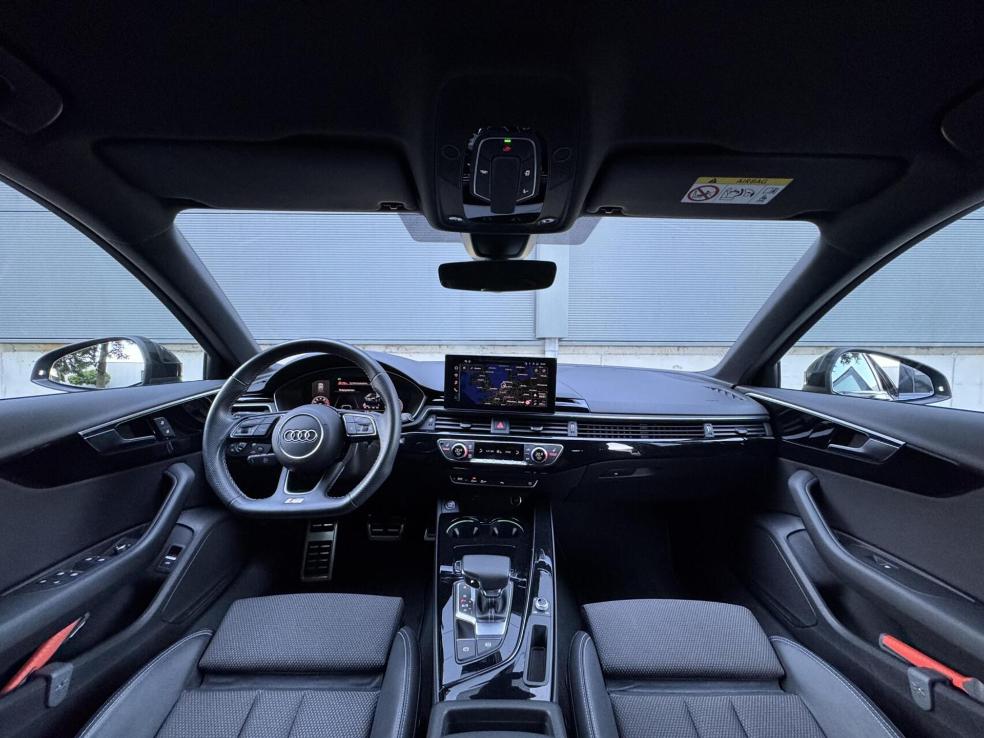 Audi A4 Avant 35 TFSI S edition Competition Automaat | Zwart optiek | Stoelverwarming | Google Navigatie | Apple CarPlay | Getint glas | LED verlichting | Getint glas | Parkeersensoren voor en achter 47519732-2.jpg | Timcars.nl