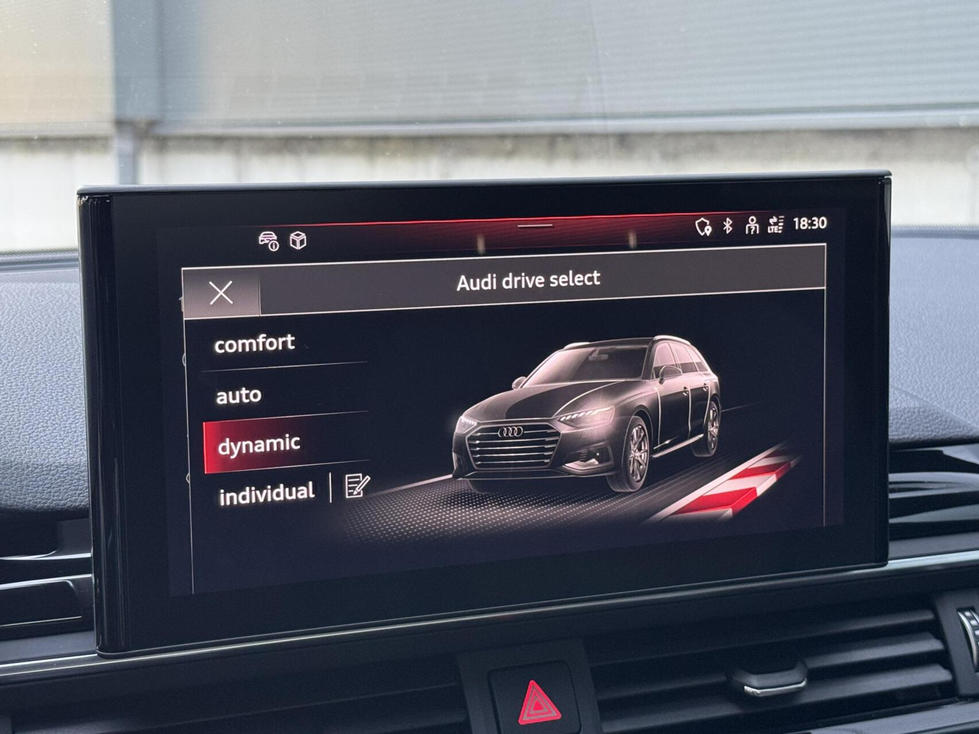 Audi A4 Avant 35 TFSI S edition Competition Automaat | Zwart optiek | Stoelverwarming | Google Navigatie | Apple CarPlay | Getint glas | LED verlichting | Getint glas | Parkeersensoren voor en achter 47519732-23.jpg | Timcars.nl