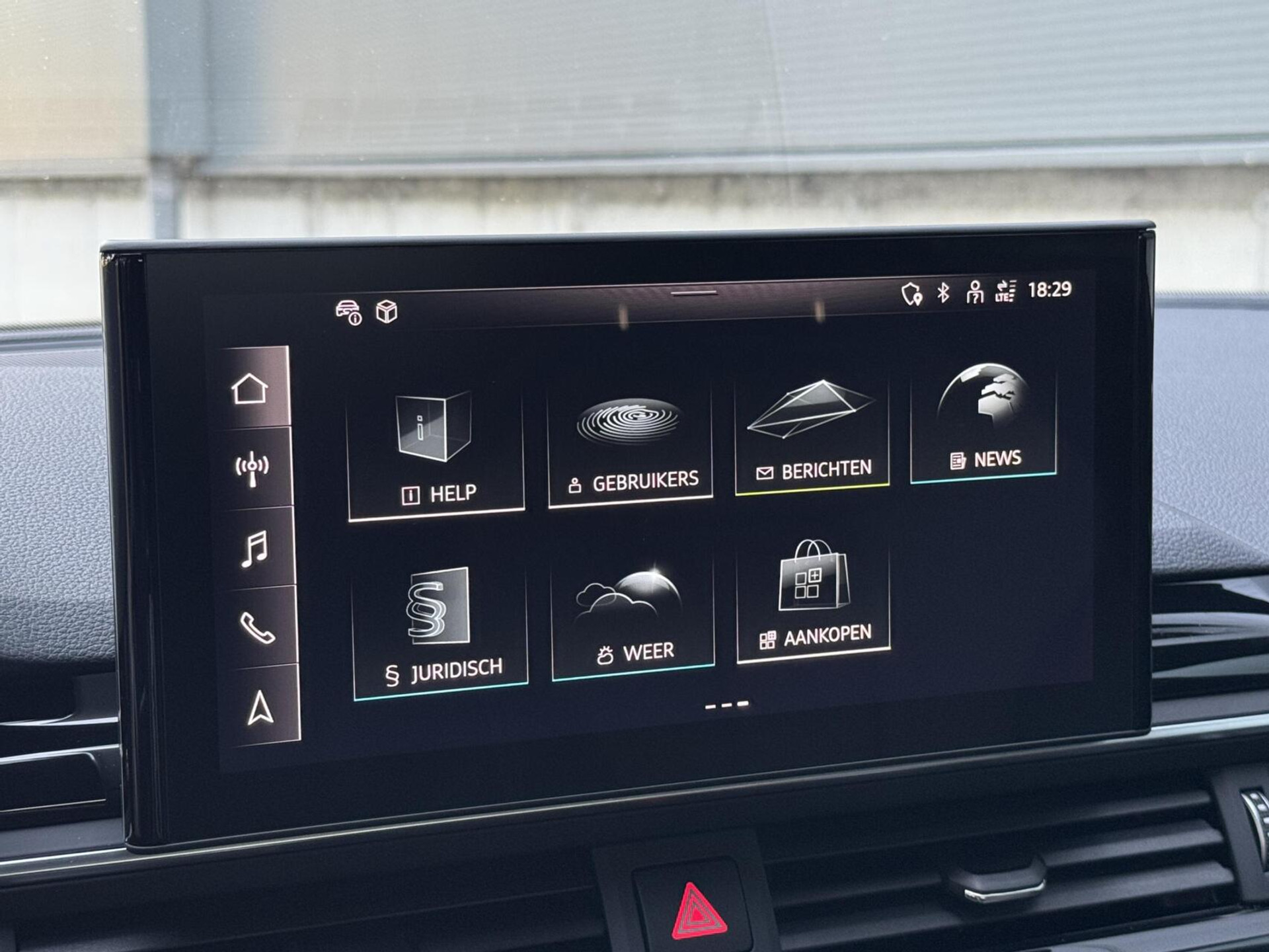 Audi A4 Avant 35 TFSI S edition Competition Automaat | Zwart optiek | Stoelverwarming | Google Navigatie | Apple CarPlay | Getint glas | LED verlichting | Getint glas | Parkeersensoren voor en achter 47519732-33.jpg | Timcars.nl