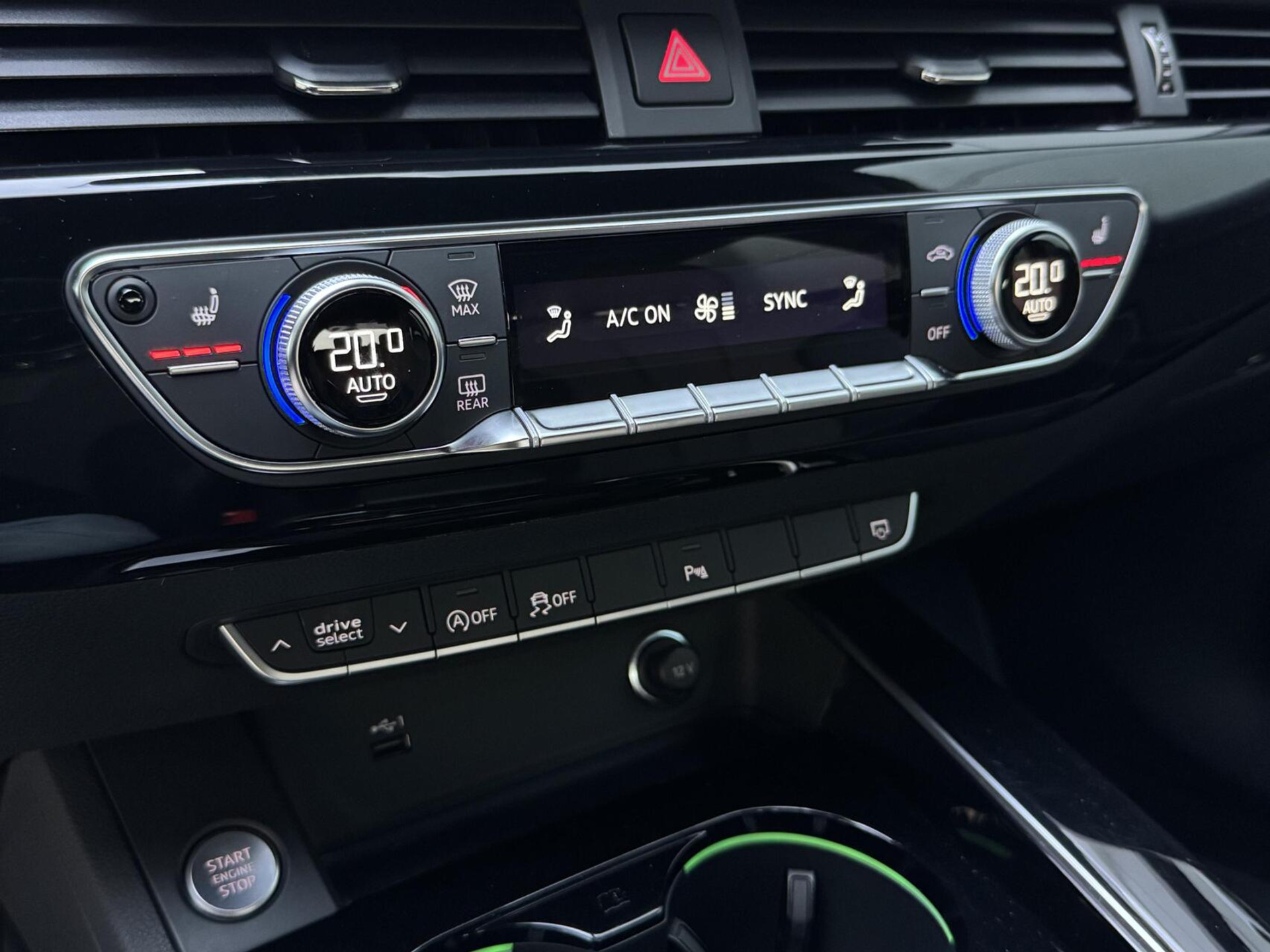 Audi A4 Avant 35 TFSI S edition Competition Automaat | Zwart optiek | Stoelverwarming | Google Navigatie | Apple CarPlay | Getint glas | LED verlichting | Getint glas | Parkeersensoren voor en achter 47519732-35.jpg | Timcars.nl