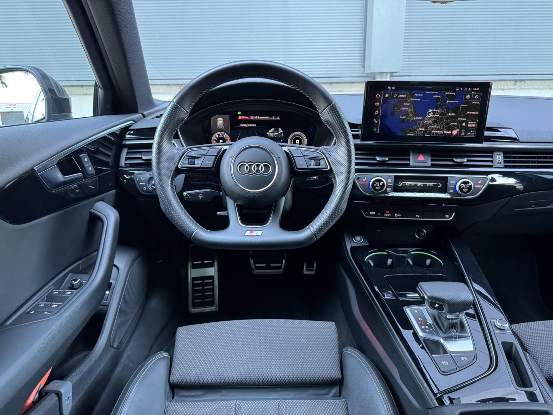 Audi A4 Avant 35 TFSI S edition Competition Automaat | Zwart optiek | Stoelverwarming | Google Navigatie | Apple CarPlay | Getint glas | LED verlichting | Getint glas | Parkeersensoren voor en achter 47519732-37.jpg | Timcars.nl