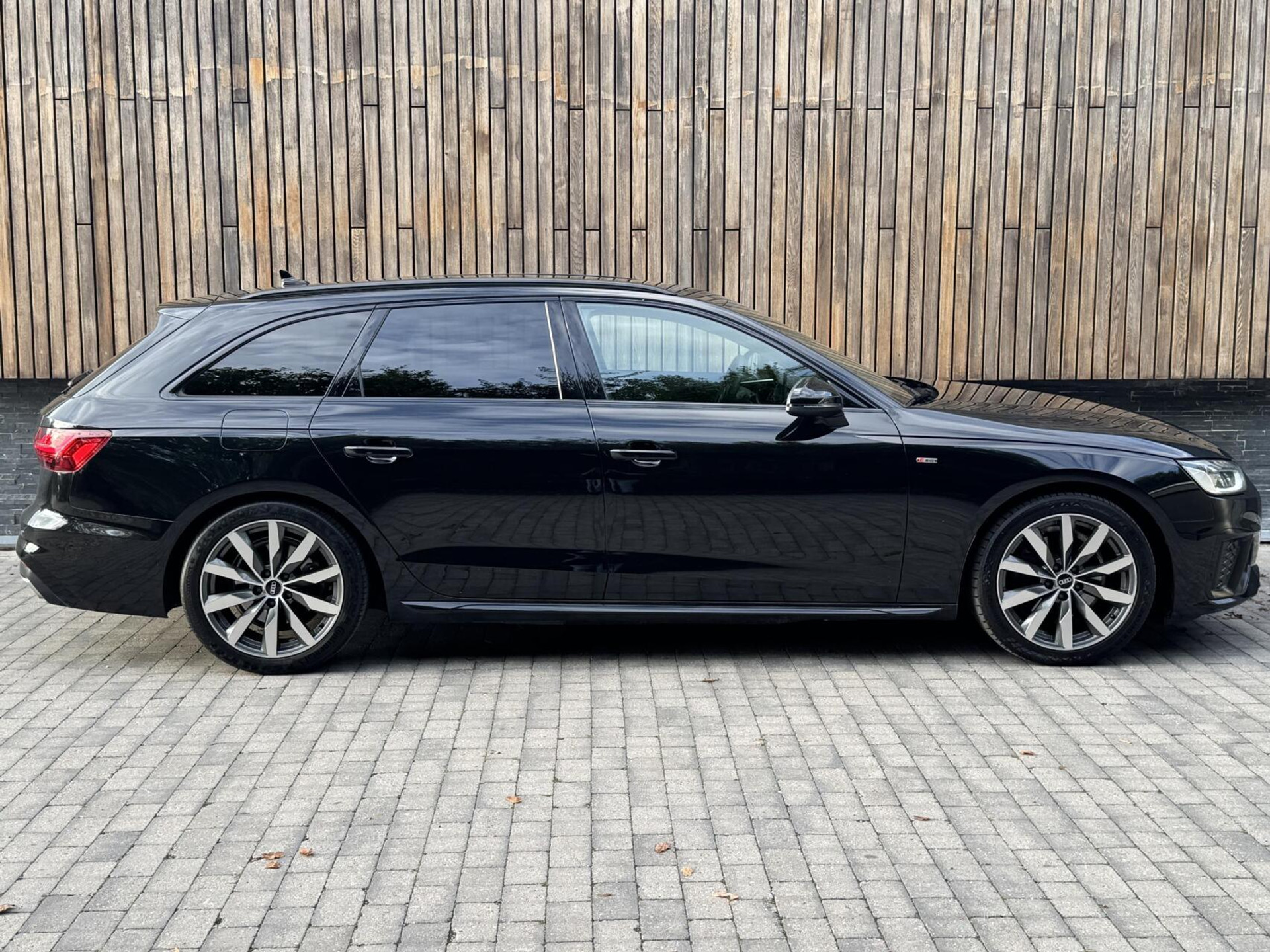 Audi A4 Avant 35 TFSI S edition Competition Automaat | Zwart optiek | Stoelverwarming | Google Navigatie | Apple CarPlay | Getint glas | LED verlichting | Getint glas | Parkeersensoren voor en achter 47519732-39.jpg | Timcars.nl