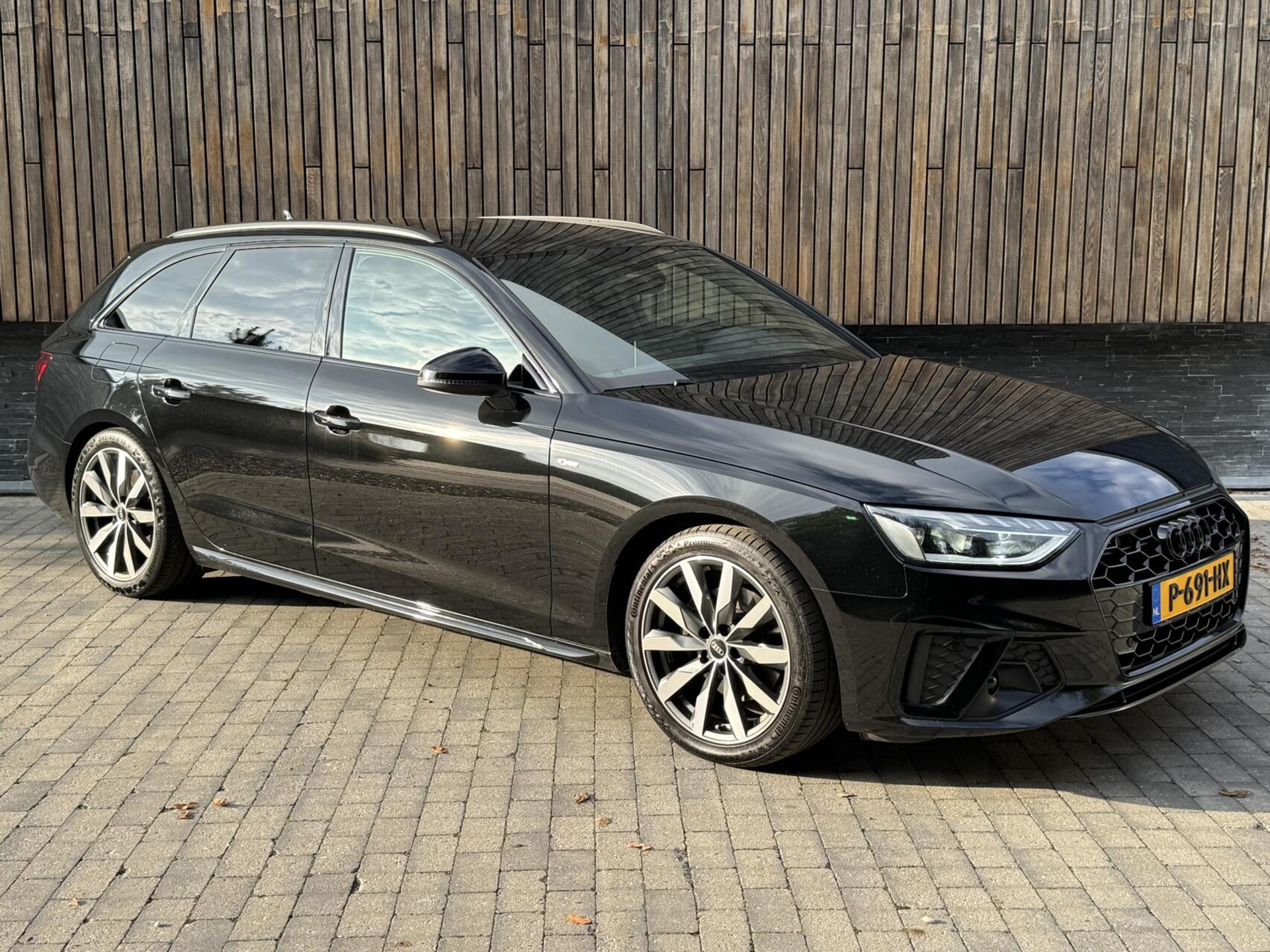 Audi A4 Avant 35 TFSI S edition Competition Automaat | Zwart optiek | Stoelverwarming | Google Navigatie | Apple CarPlay | Getint glas | LED verlichting | Getint glas | Parkeersensoren voor en achter 47519732-40.jpg | Timcars.nl