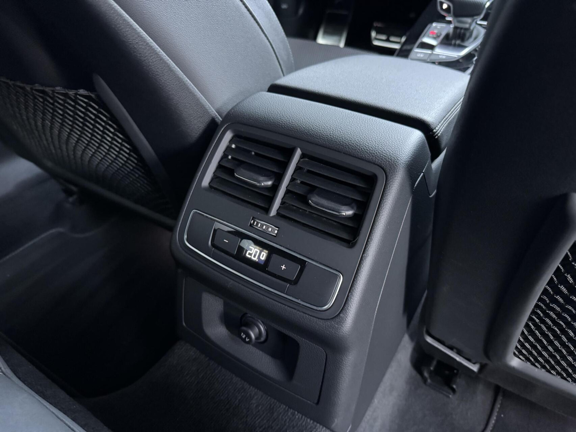 Audi A4 Avant 35 TFSI S edition Competition Automaat | Zwart optiek | Stoelverwarming | Google Navigatie | Apple CarPlay | Getint glas | LED verlichting | Getint glas | Parkeersensoren voor en achter 47519732-48.jpg | Timcars.nl