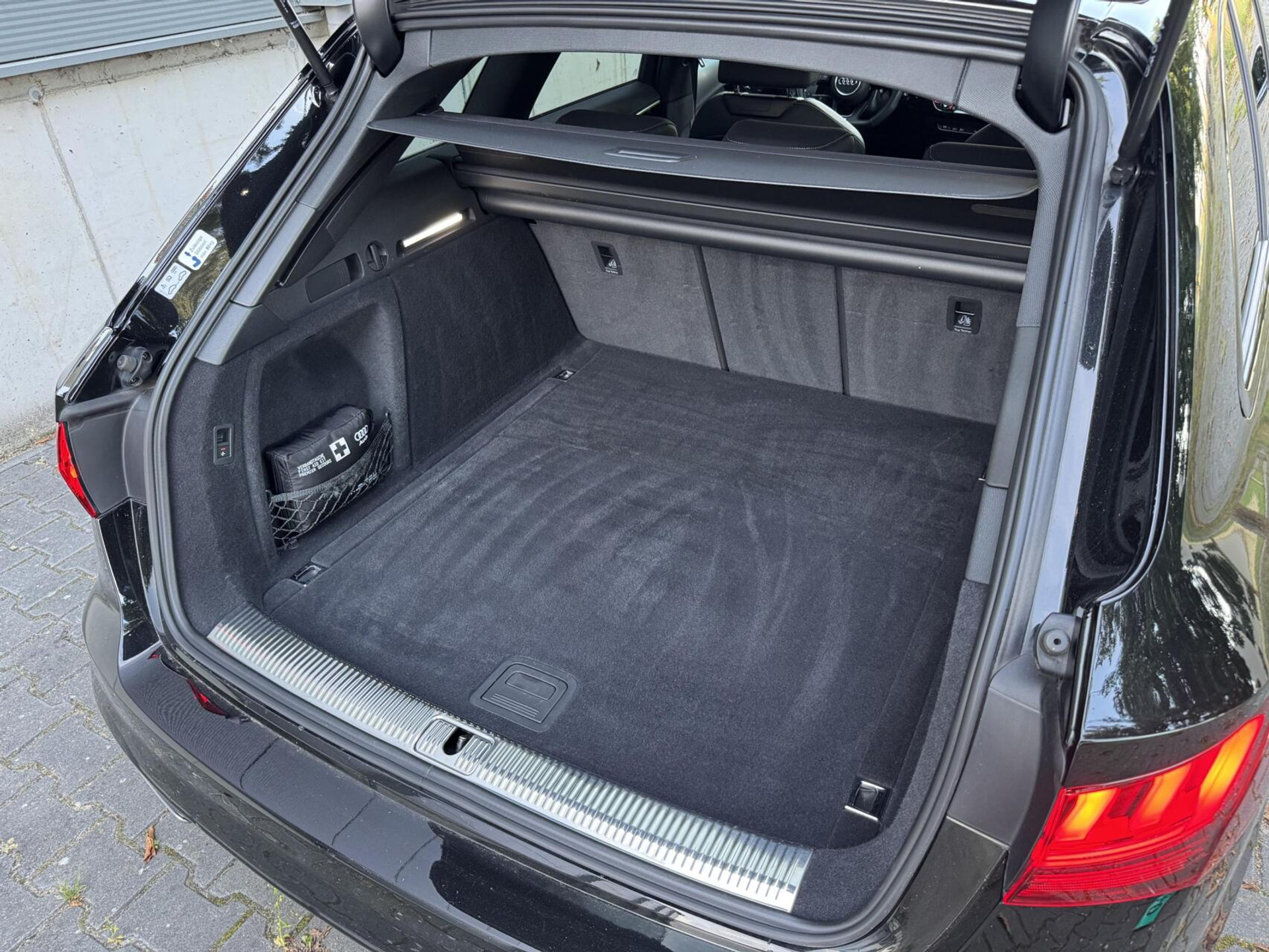 Audi A4 Avant 35 TFSI S edition Competition Automaat | Zwart optiek | Stoelverwarming | Google Navigatie | Apple CarPlay | Getint glas | LED verlichting | Getint glas | Parkeersensoren voor en achter 47519732-49.jpg | Timcars.nl