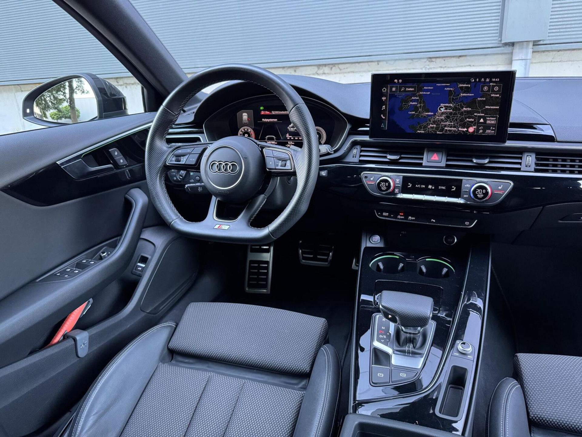 Audi A4 Avant 35 TFSI S edition Competition Automaat | Zwart optiek | Stoelverwarming | Google Navigatie | Apple CarPlay | Getint glas | LED verlichting | Getint glas | Parkeersensoren voor en achter 47519732-5.jpg | Timcars.nl