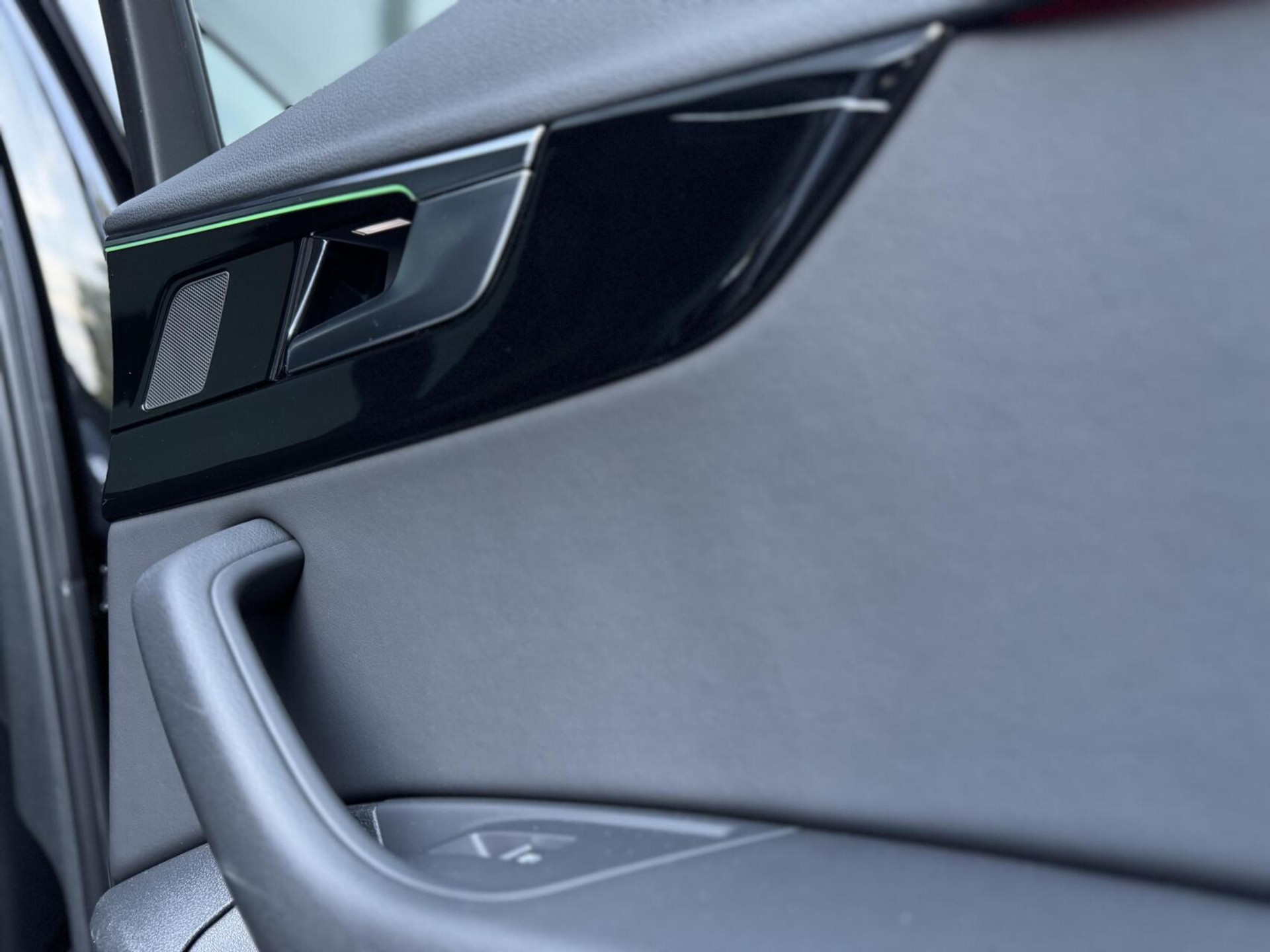 Audi A4 Avant 35 TFSI S edition Competition Automaat | Zwart optiek | Stoelverwarming | Google Navigatie | Apple CarPlay | Getint glas | LED verlichting | Getint glas | Parkeersensoren voor en achter 47519732-56.jpg | Timcars.nl