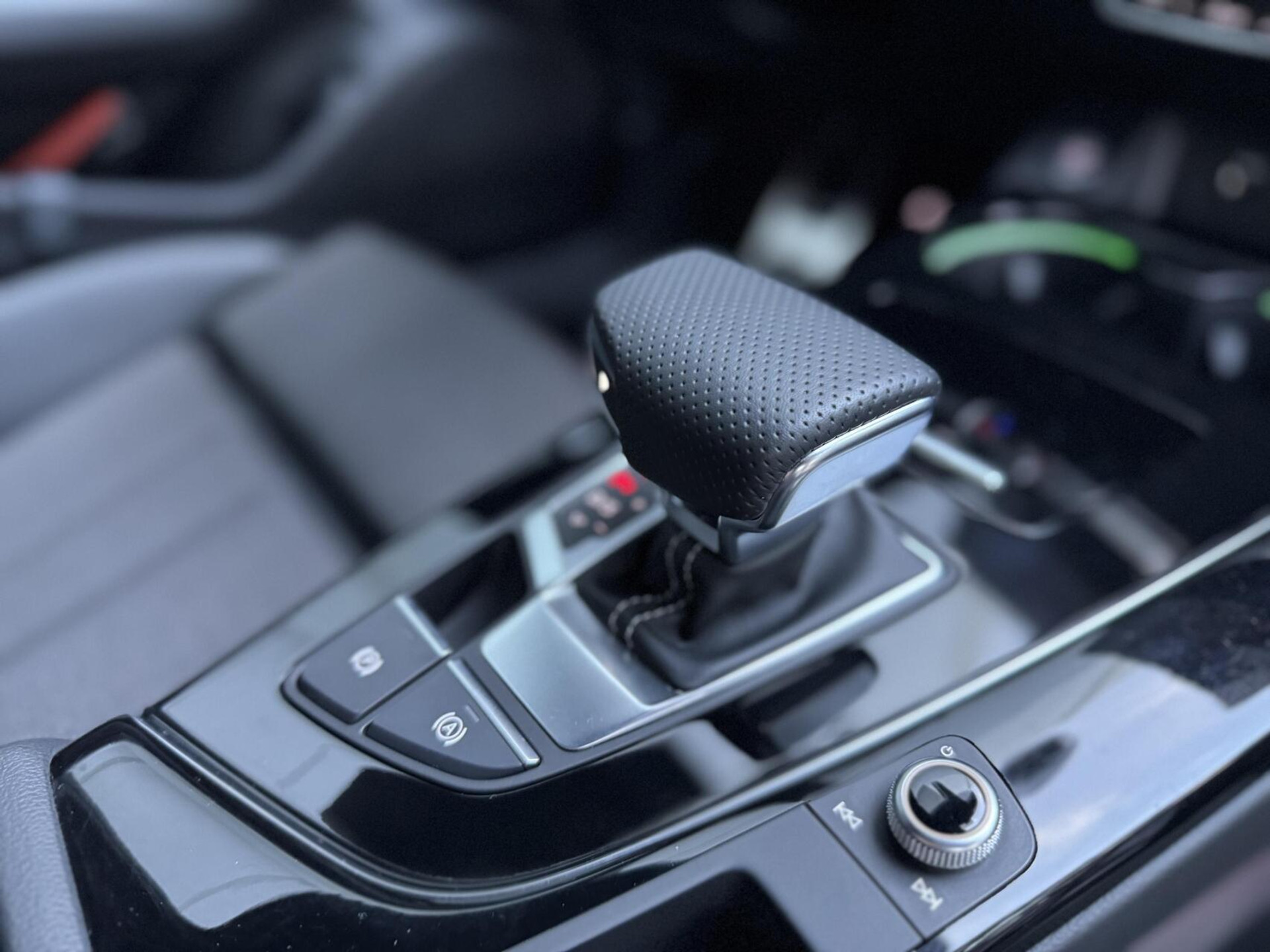 Audi A4 Avant 35 TFSI S edition Competition Automaat | Zwart optiek | Stoelverwarming | Google Navigatie | Apple CarPlay | Getint glas | LED verlichting | Getint glas | Parkeersensoren voor en achter 47519732-59.jpg | Timcars.nl