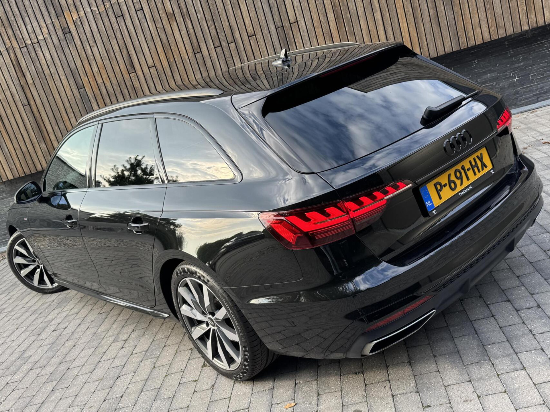 Audi A4 Avant 35 TFSI S edition Competition Automaat | Zwart optiek | Stoelverwarming | Google Navigatie | Apple CarPlay | Getint glas | LED verlichting | Getint glas | Parkeersensoren voor en achter 47519732-62.jpg | Timcars.nl