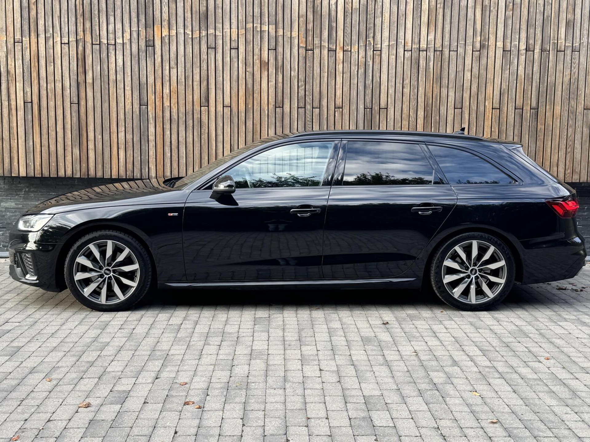 Audi A4 Avant 35 TFSI S edition Competition Automaat | Zwart optiek | Stoelverwarming | Google Navigatie | Apple CarPlay | Getint glas | LED verlichting | Getint glas | Parkeersensoren voor en achter 47519732-65.jpg | Timcars.nl