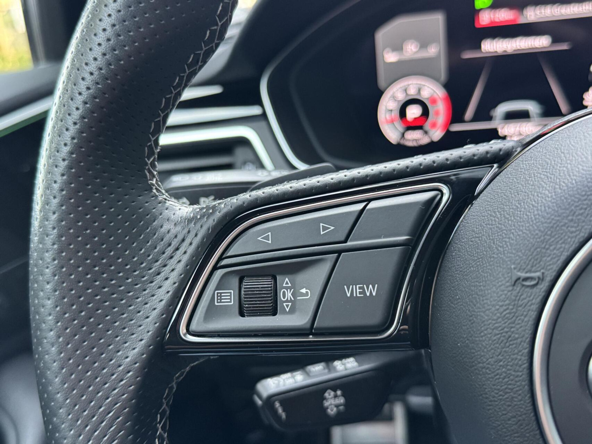 Audi A4 Avant 35 TFSI S edition Competition Automaat | Zwart optiek | Stoelverwarming | Google Navigatie | Apple CarPlay | Getint glas | LED verlichting | Getint glas | Parkeersensoren voor en achter 47519732-8.jpg | Timcars.nl