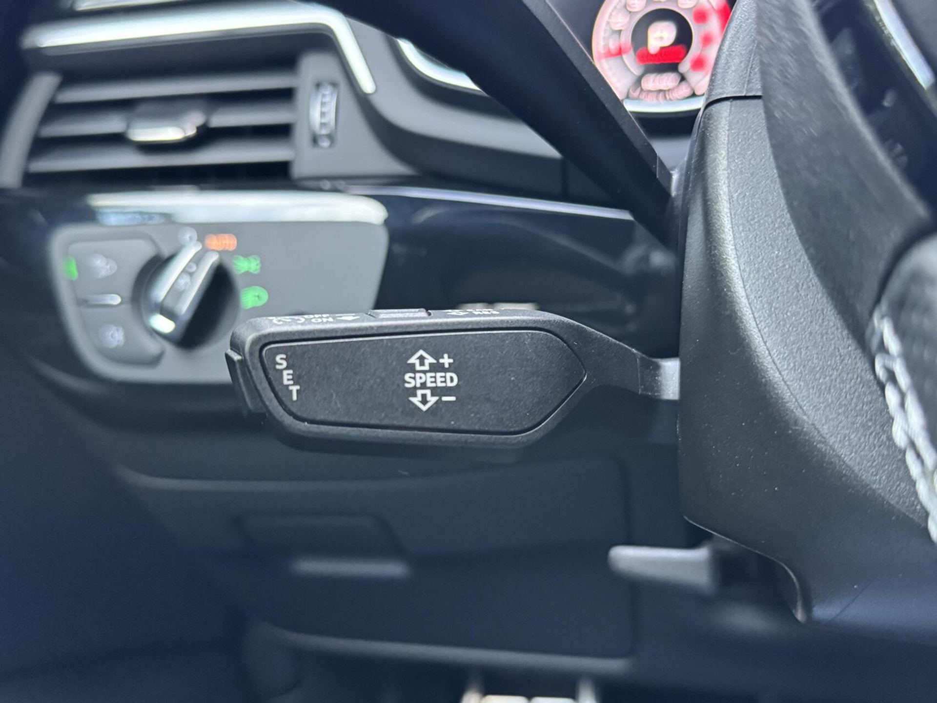 Audi A4 Avant 35 TFSI S edition Competition Automaat | Zwart optiek | Stoelverwarming | Google Navigatie | Apple CarPlay | Getint glas | LED verlichting | Getint glas | Parkeersensoren voor en achter 47519732-9.jpg | Timcars.nl