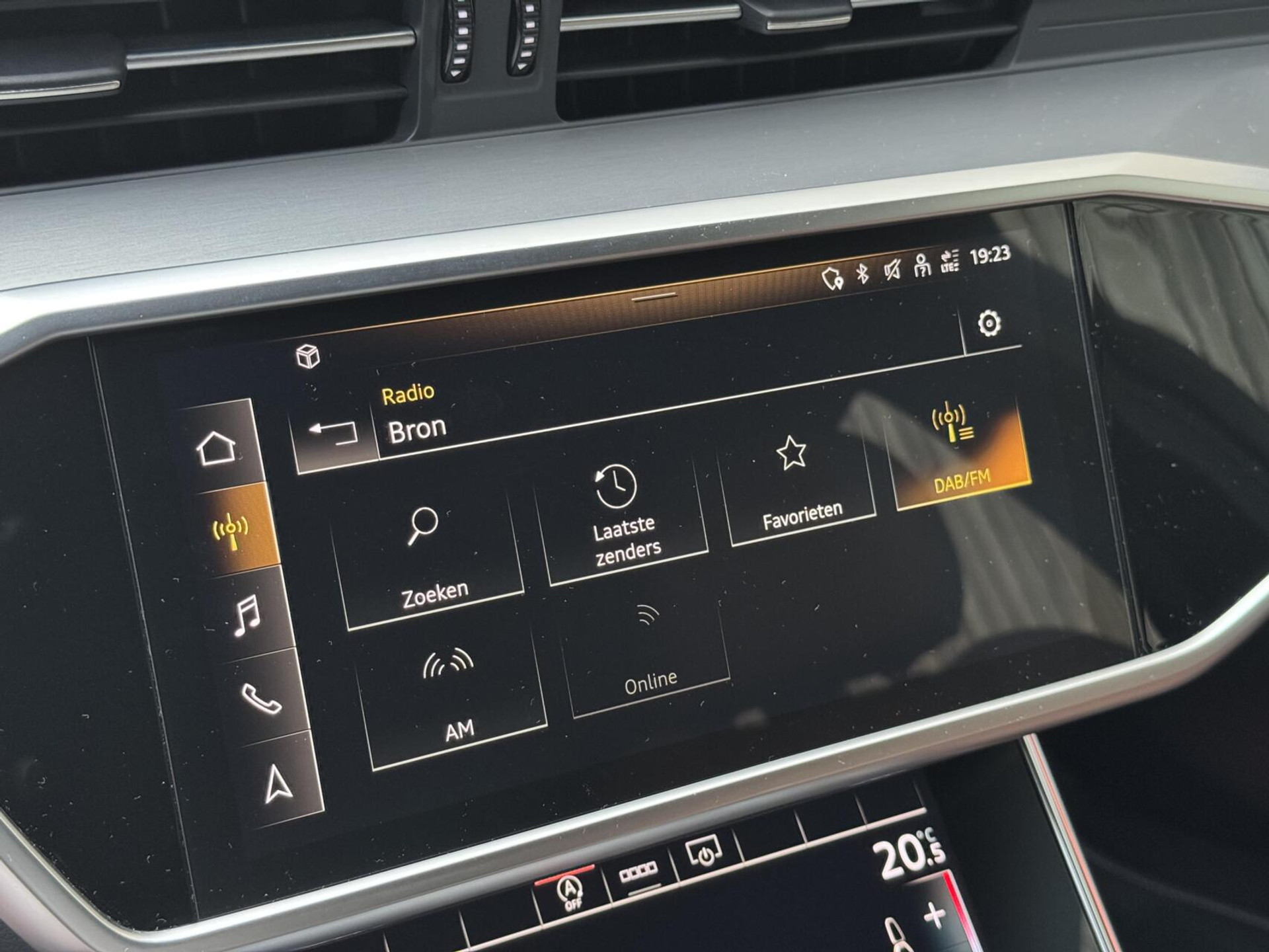 Audi A6 Avant 40 TFSI S edition Automaat | Cognac leren bekleding | LED Matrix verlichting | Stoelverwarming | Sfeerverlichting | Zonneschermen zijruiten achter | Digitale cockpit | Achteruitrijcamera | Parkeersensoren voor en achter 47519735-18.jpg | Timcars.nl