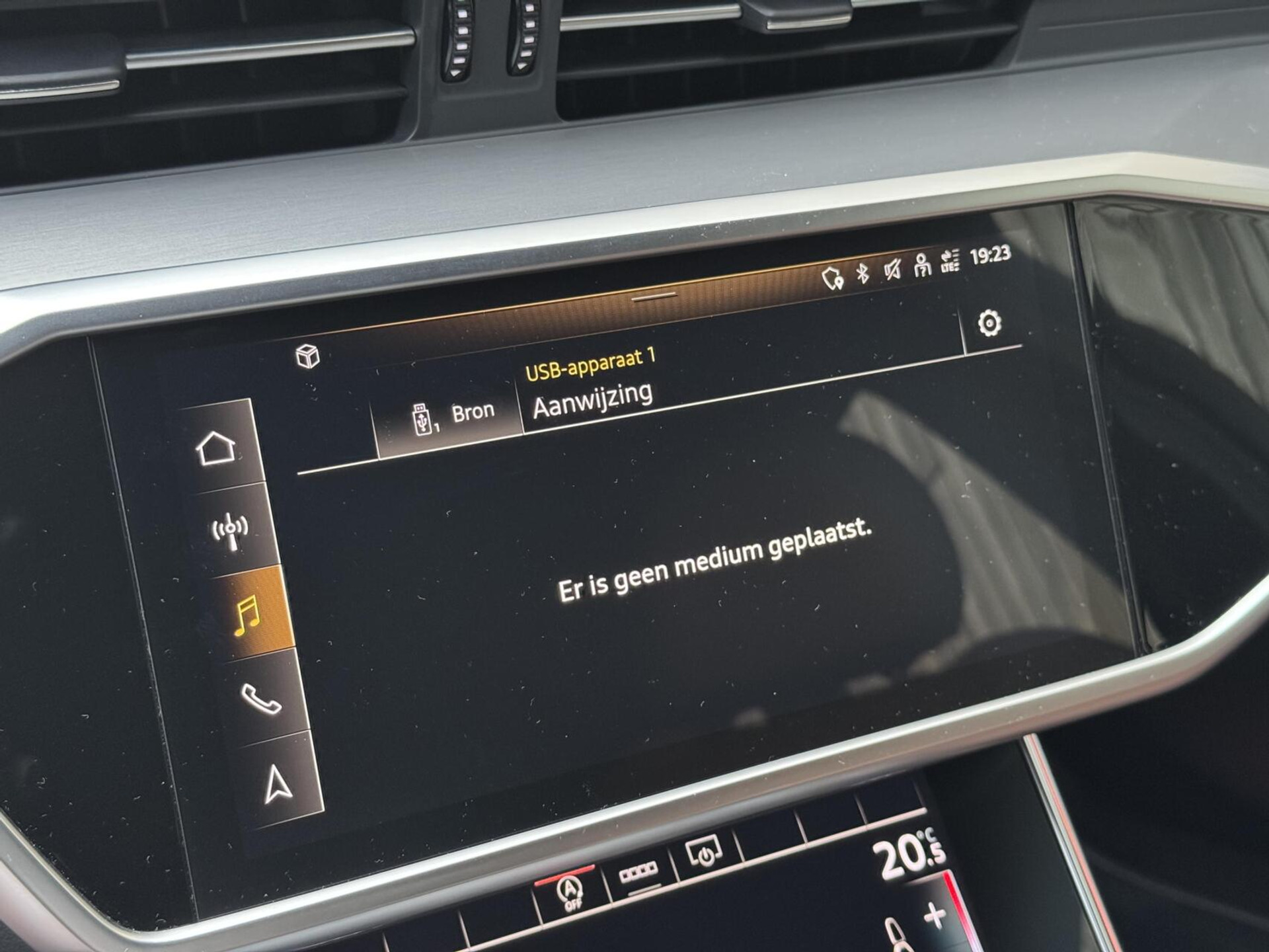 Audi A6 Avant 40 TFSI S edition Automaat | Cognac leren bekleding | LED Matrix verlichting | Stoelverwarming | Sfeerverlichting | Zonneschermen zijruiten achter | Digitale cockpit | Achteruitrijcamera | Parkeersensoren voor en achter 47519735-19.jpg | Timcars.nl