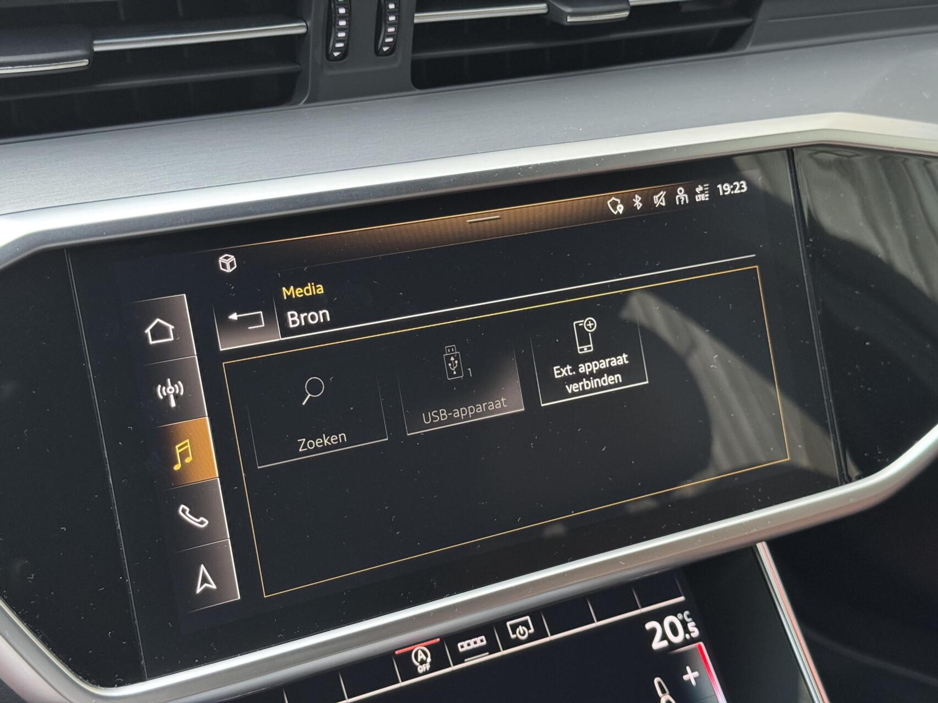 Audi A6 Avant 40 TFSI S edition Automaat | Cognac leren bekleding | LED Matrix verlichting | Stoelverwarming | Sfeerverlichting | Zonneschermen zijruiten achter | Digitale cockpit | Achteruitrijcamera | Parkeersensoren voor en achter 47519735-20.jpg | Timcars.nl