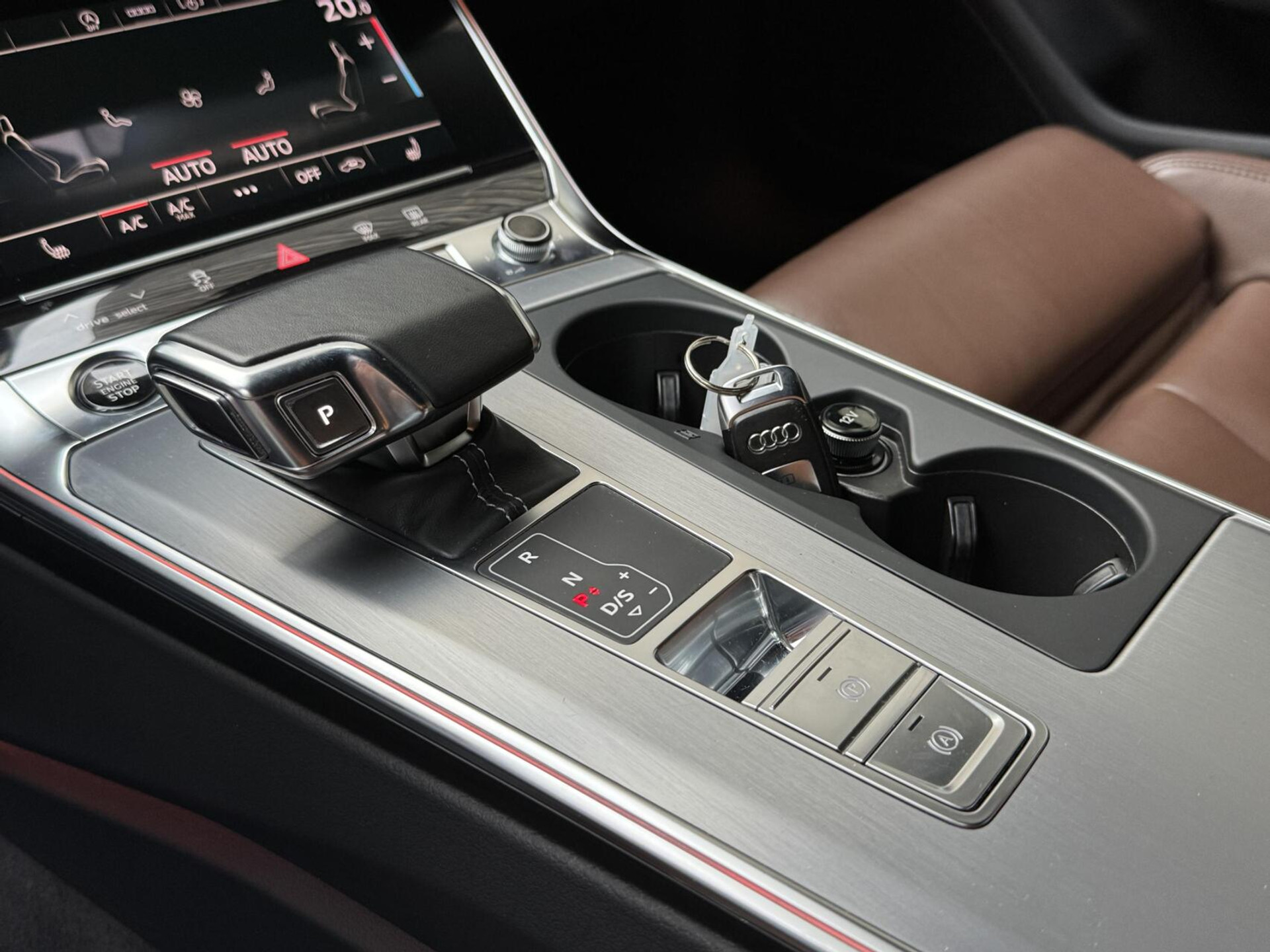 Audi A6 Avant 40 TFSI S edition Automaat | Cognac leren bekleding | LED Matrix verlichting | Stoelverwarming | Sfeerverlichting | Zonneschermen zijruiten achter | Digitale cockpit | Achteruitrijcamera | Parkeersensoren voor en achter 47519735-39.jpg | Timcars.nl