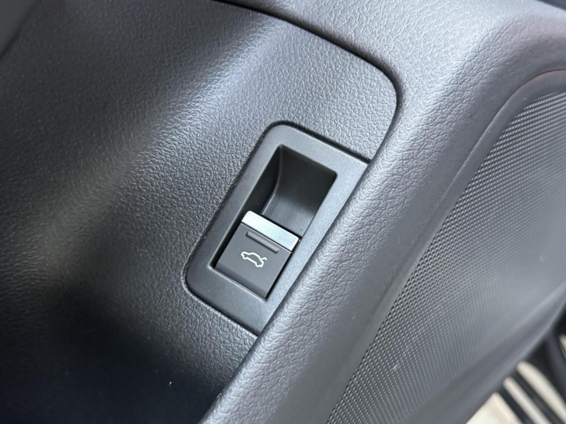 Audi A6 Avant 40 TFSI S edition Automaat | Cognac leren bekleding | LED Matrix verlichting | Stoelverwarming | Sfeerverlichting | Zonneschermen zijruiten achter | Digitale cockpit | Achteruitrijcamera | Parkeersensoren voor en achter 47519735-4.jpg | Timcars.nl