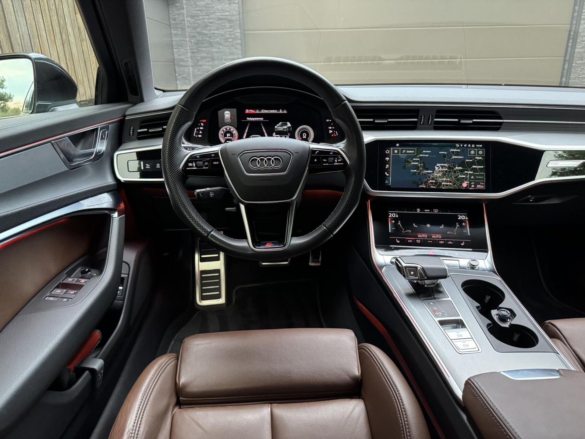 Audi A6 Avant 40 TFSI S edition Automaat | Cognac leren bekleding | LED Matrix verlichting | Stoelverwarming | Sfeerverlichting | Zonneschermen zijruiten achter | Digitale cockpit | Achteruitrijcamera | Parkeersensoren voor en achter 47519735-40.jpg | Timcars.nl