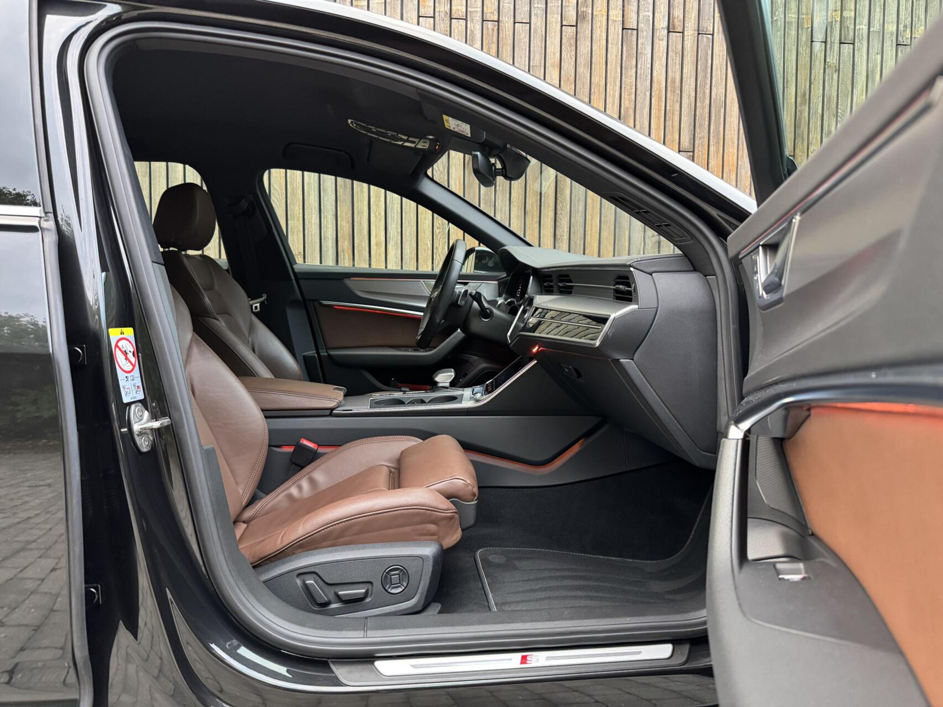 Audi A6 Avant 40 TFSI S edition Automaat | Cognac leren bekleding | LED Matrix verlichting | Stoelverwarming | Sfeerverlichting | Zonneschermen zijruiten achter | Digitale cockpit | Achteruitrijcamera | Parkeersensoren voor en achter 47519735-45.jpg | Timcars.nl