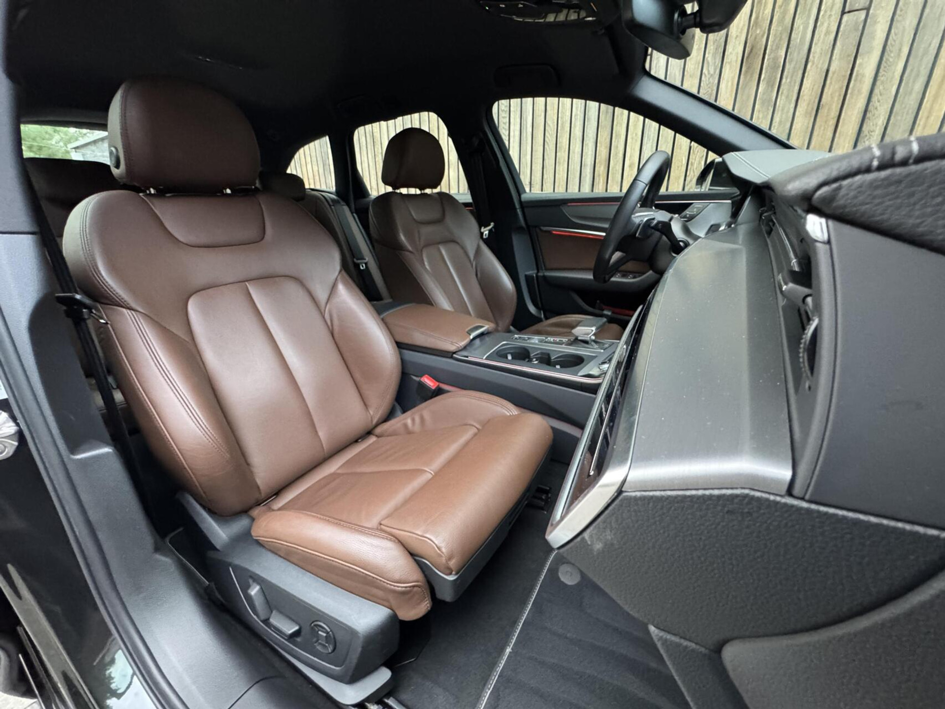 Audi A6 Avant 40 TFSI S edition Automaat | Cognac leren bekleding | LED Matrix verlichting | Stoelverwarming | Sfeerverlichting | Zonneschermen zijruiten achter | Digitale cockpit | Achteruitrijcamera | Parkeersensoren voor en achter 47519735-46.jpg | Timcars.nl