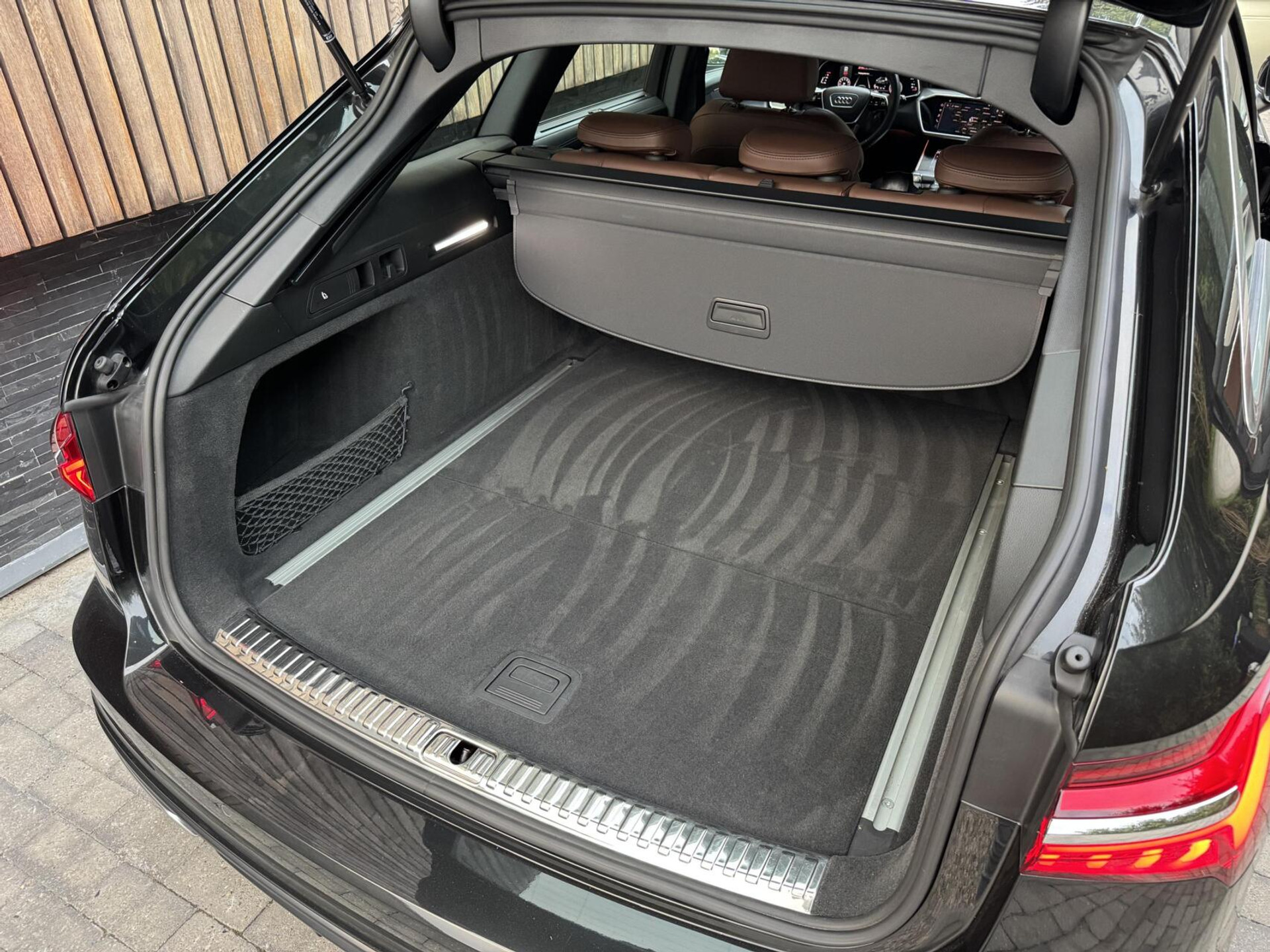 Audi A6 Avant 40 TFSI S edition Automaat | Cognac leren bekleding | LED Matrix verlichting | Stoelverwarming | Sfeerverlichting | Zonneschermen zijruiten achter | Digitale cockpit | Achteruitrijcamera | Parkeersensoren voor en achter 47519735-52.jpg | Timcars.nl