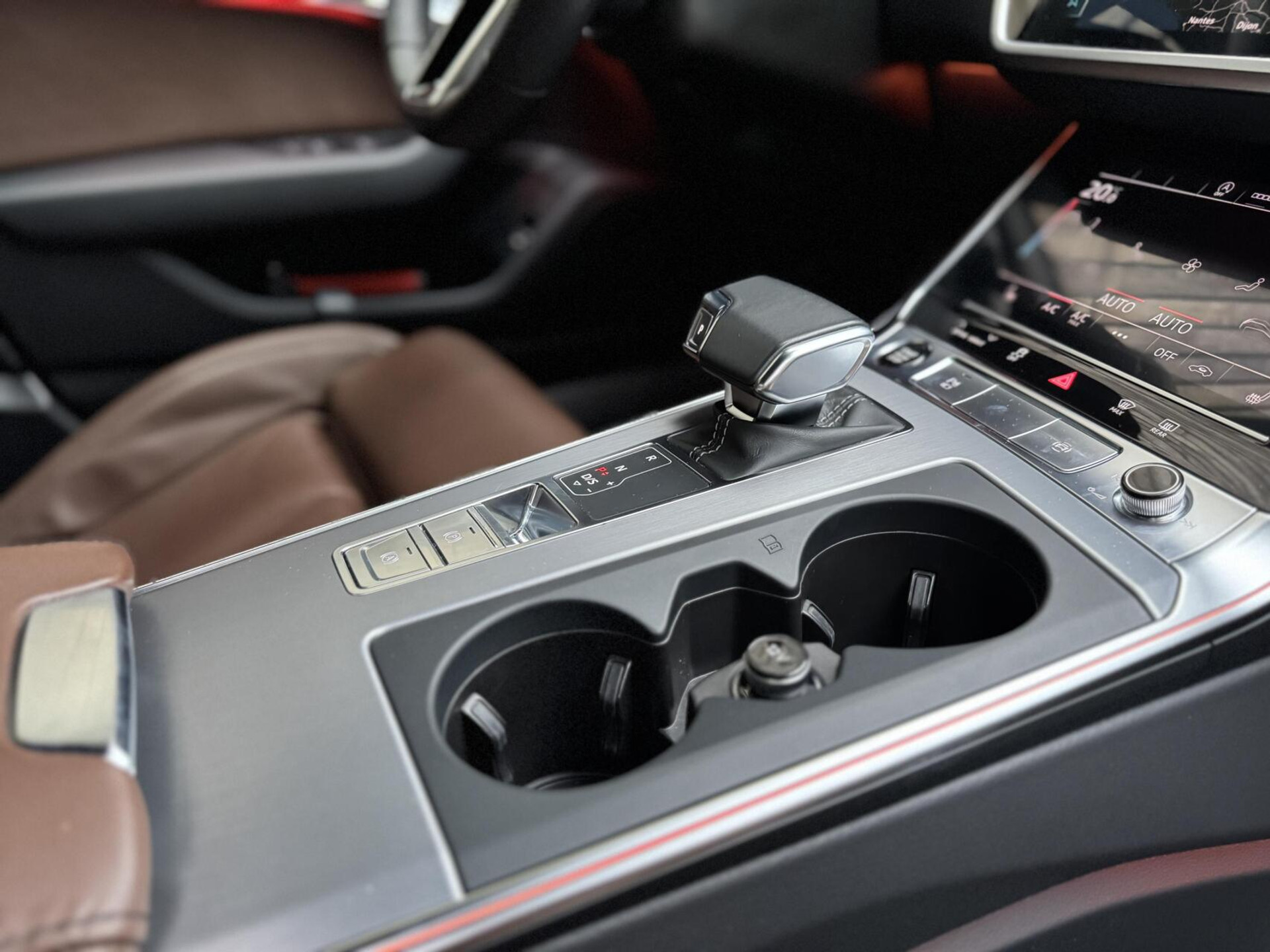 Audi A6 Avant 40 TFSI S edition Automaat | Cognac leren bekleding | LED Matrix verlichting | Stoelverwarming | Sfeerverlichting | Zonneschermen zijruiten achter | Digitale cockpit | Achteruitrijcamera | Parkeersensoren voor en achter 47519735-63.jpg | Timcars.nl