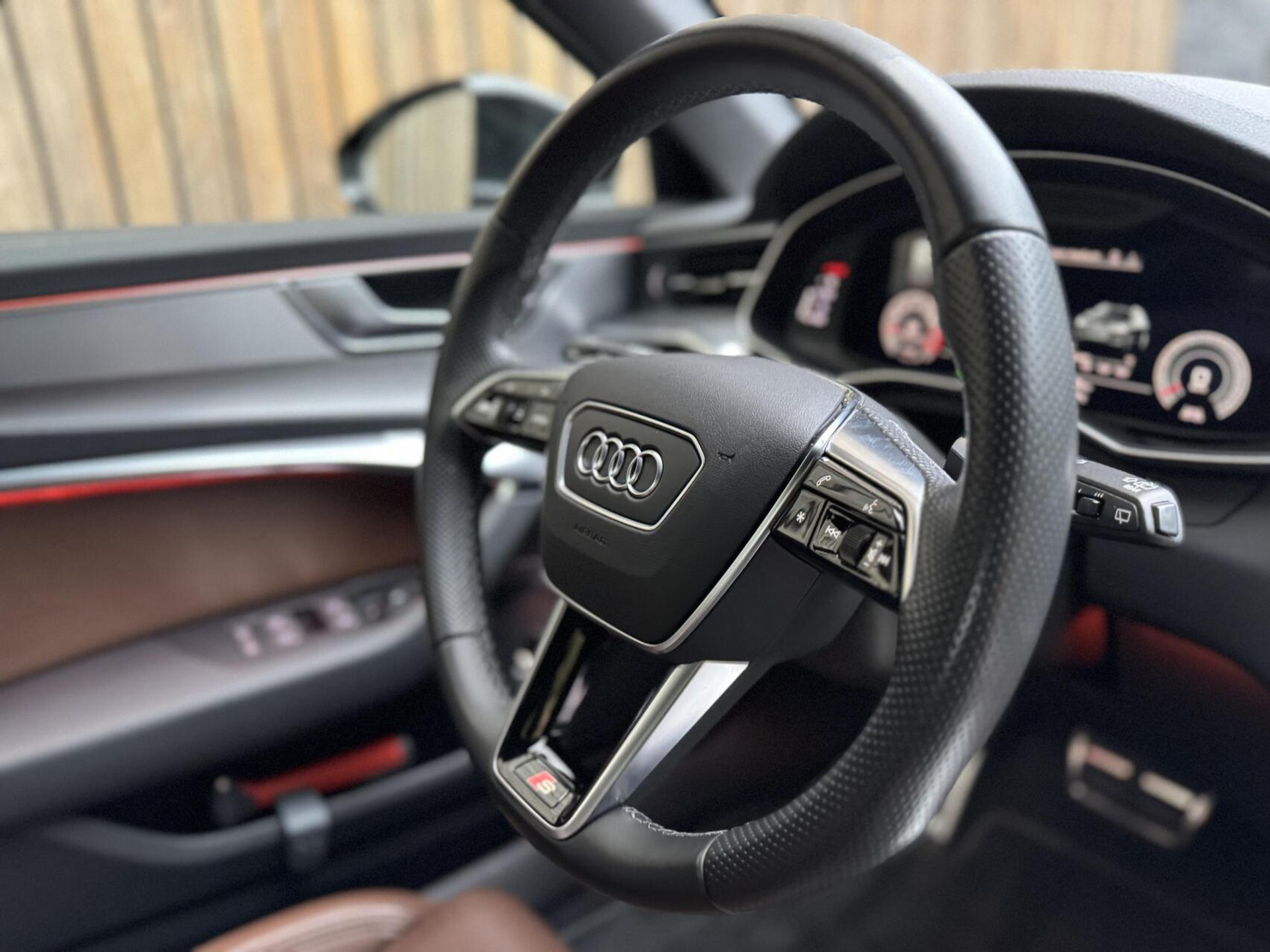 Audi A6 Avant 40 TFSI S edition Automaat | Cognac leren bekleding | LED Matrix verlichting | Stoelverwarming | Sfeerverlichting | Zonneschermen zijruiten achter | Digitale cockpit | Achteruitrijcamera | Parkeersensoren voor en achter 47519735-64.jpg | Timcars.nl