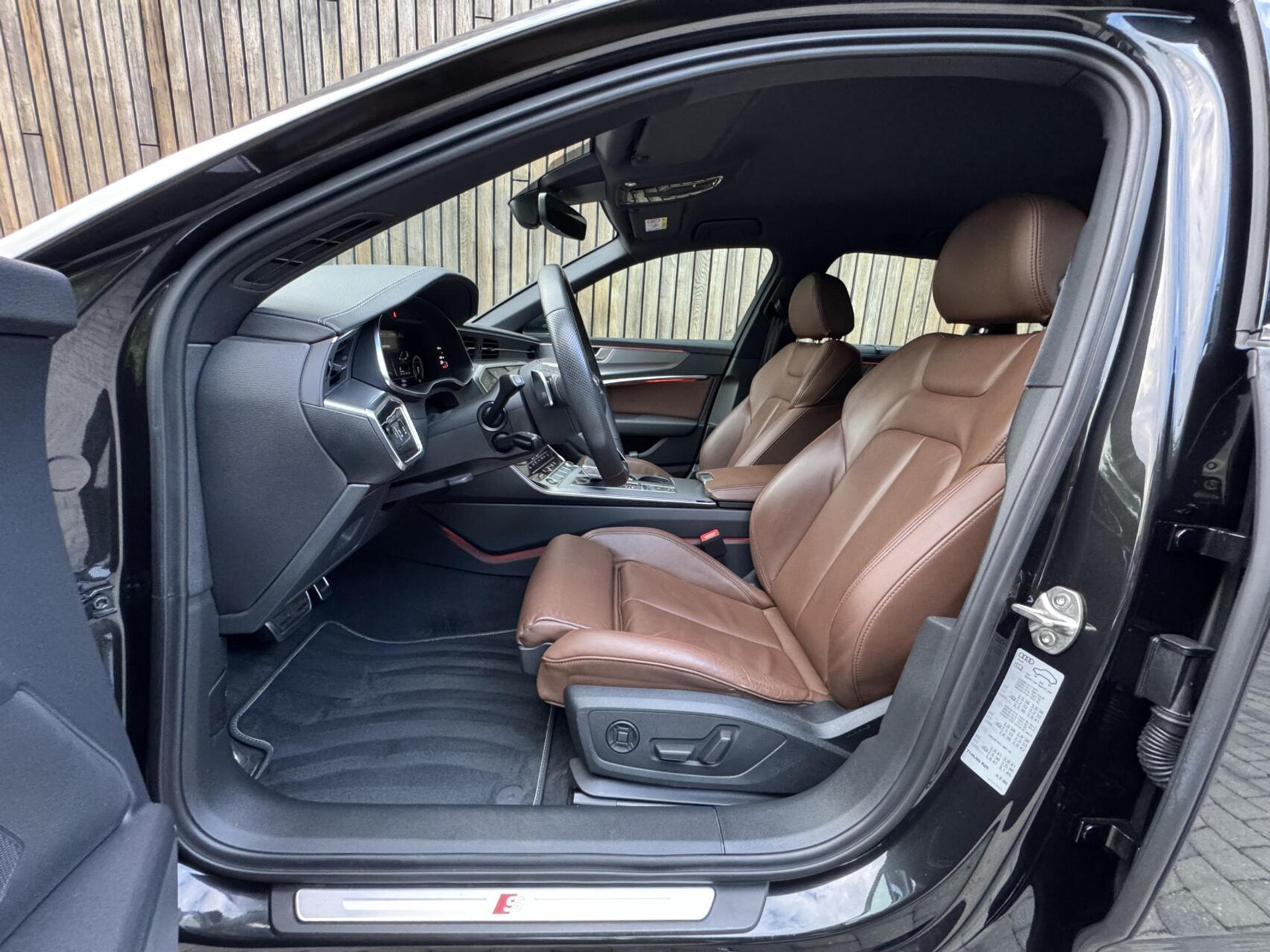 Audi A6 Avant 40 TFSI S edition Automaat | Cognac leren bekleding | LED Matrix verlichting | Stoelverwarming | Sfeerverlichting | Zonneschermen zijruiten achter | Digitale cockpit | Achteruitrijcamera | Parkeersensoren voor en achter 47519735-8.jpg | Timcars.nl