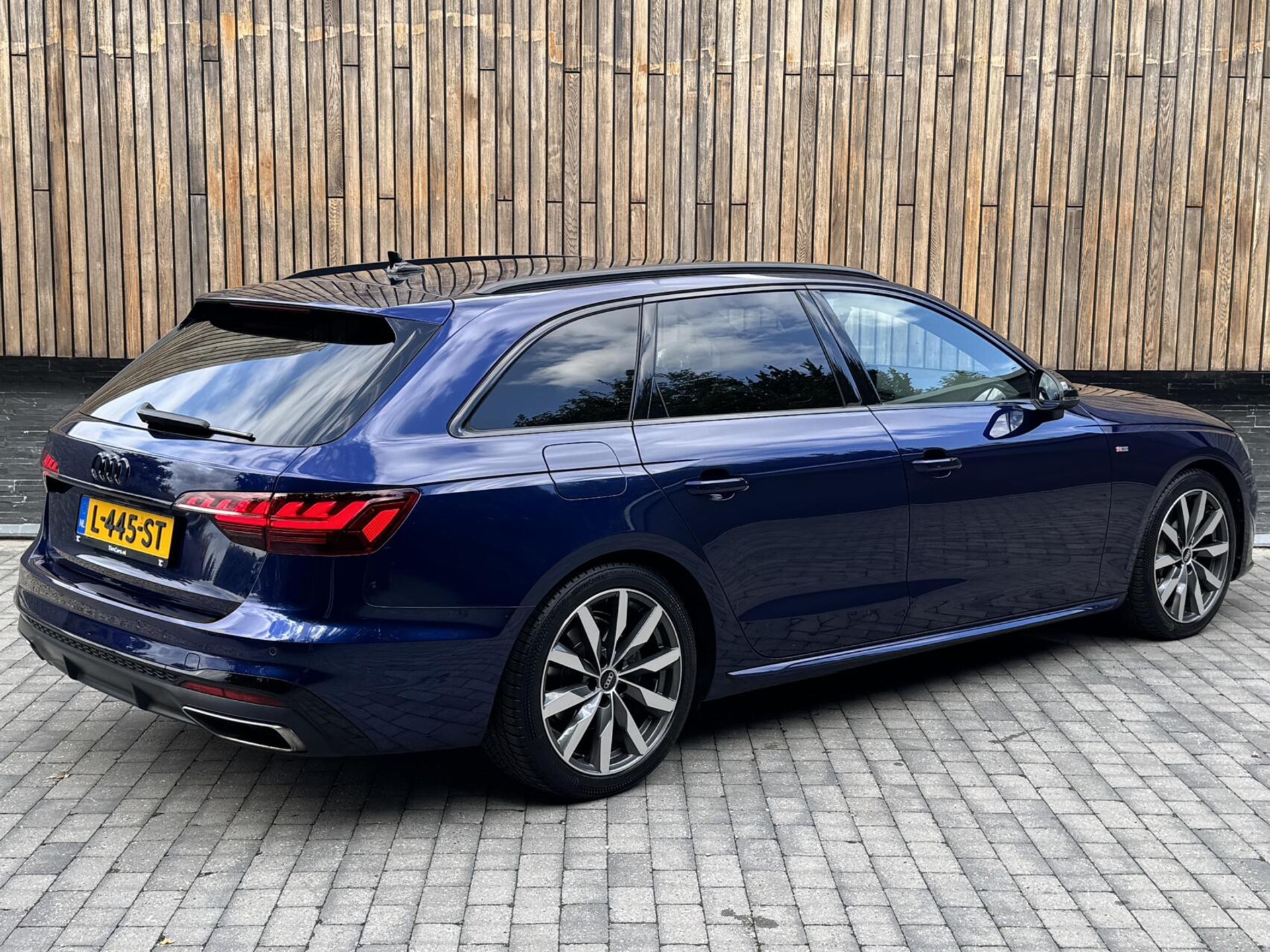 Audi A4 Avant 40 TFSI S edition Competition Automaat | LED koplampen | Cruise control | Climate control | Zwart optiek | Getint glas | Achteruitrijcamera | Parkeersensoren voor en achter 47659430-1.jpg | Timcars.nl