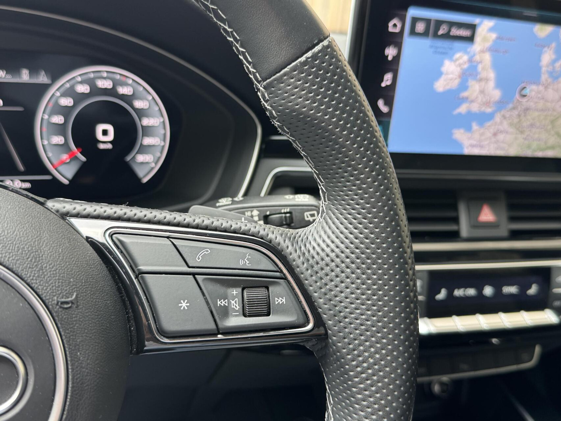 Audi A4 Avant 40 TFSI S edition Competition Automaat | LED koplampen | Cruise control | Climate control | Zwart optiek | Getint glas | Achteruitrijcamera | Parkeersensoren voor en achter 47659430-11.jpg | Timcars.nl