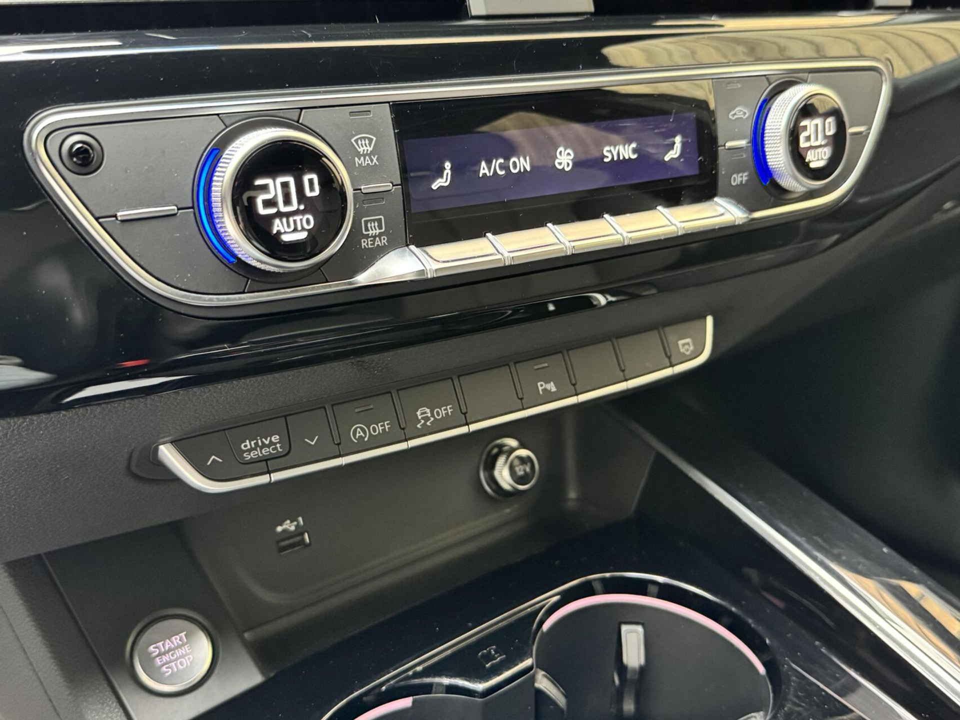 Audi A4 Avant 40 TFSI S edition Competition Automaat | LED koplampen | Cruise control | Climate control | Zwart optiek | Getint glas | Achteruitrijcamera | Parkeersensoren voor en achter 47659430-34.jpg | Timcars.nl