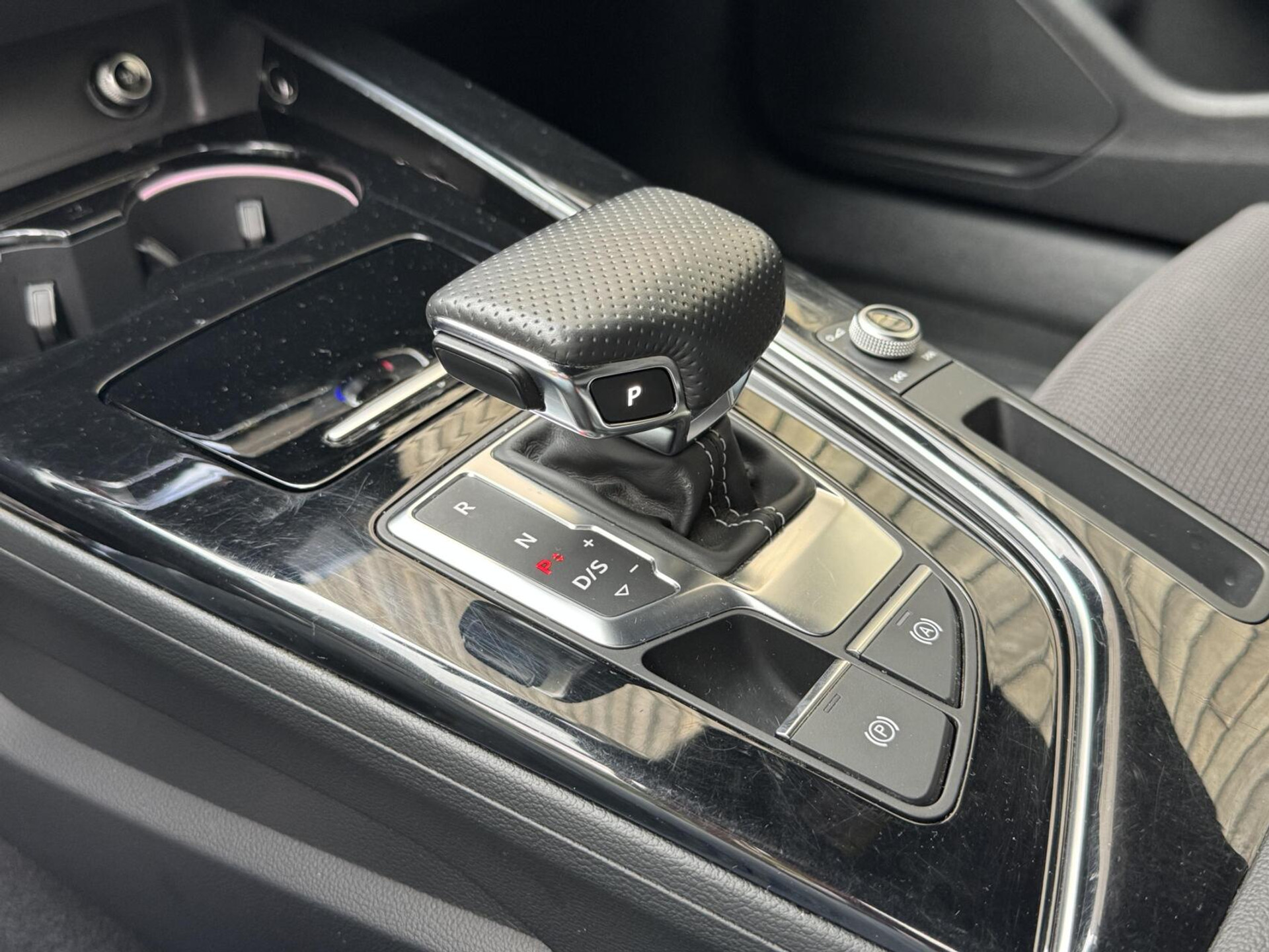 Audi A4 Avant 40 TFSI S edition Competition Automaat | LED koplampen | Cruise control | Climate control | Zwart optiek | Getint glas | Achteruitrijcamera | Parkeersensoren voor en achter 47659430-35.jpg | Timcars.nl