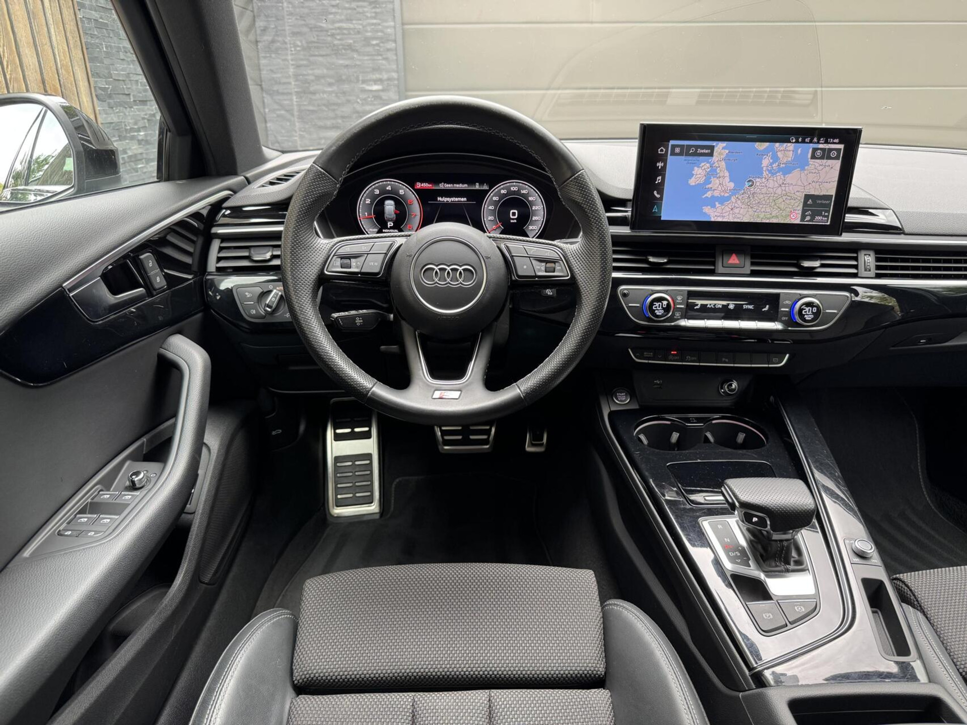 Audi A4 Avant 40 TFSI S edition Competition Automaat | LED koplampen | Cruise control | Climate control | Zwart optiek | Getint glas | Achteruitrijcamera | Parkeersensoren voor en achter 47659430-36.jpg | Timcars.nl