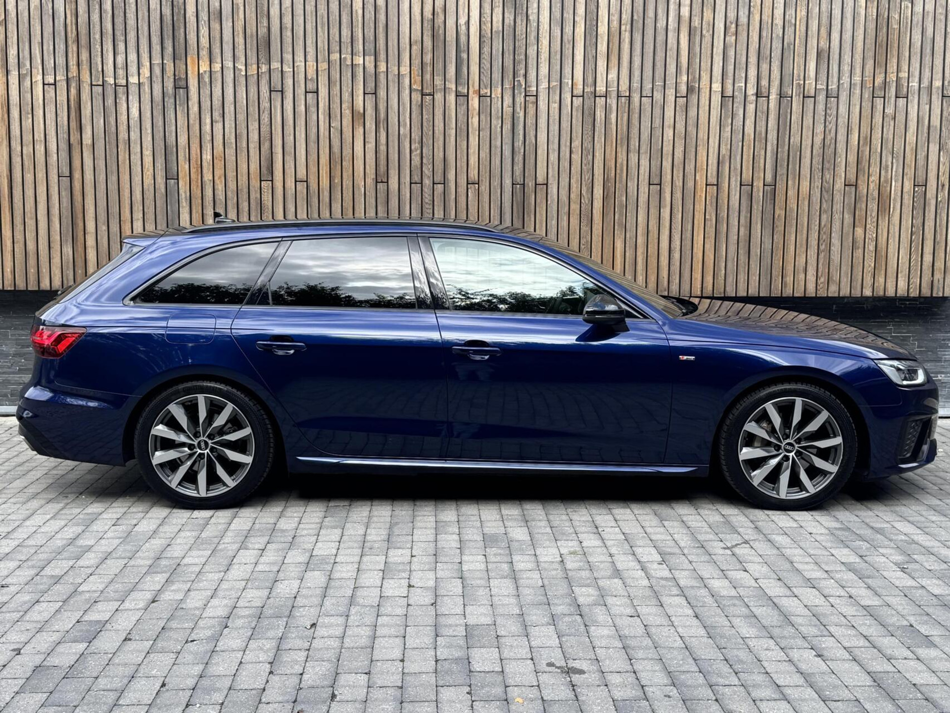 Audi A4 Avant 40 TFSI S edition Competition Automaat | LED koplampen | Cruise control | Climate control | Zwart optiek | Getint glas | Achteruitrijcamera | Parkeersensoren voor en achter 47659430-38.jpg | Timcars.nl