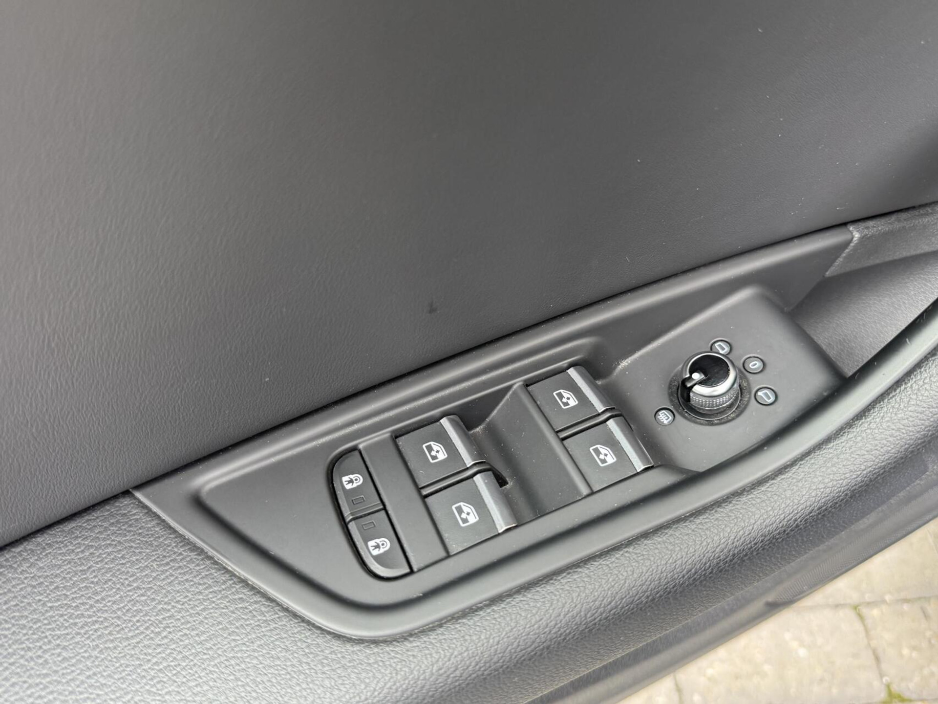 Audi A4 Avant 40 TFSI S edition Competition Automaat | LED koplampen | Cruise control | Climate control | Zwart optiek | Getint glas | Achteruitrijcamera | Parkeersensoren voor en achter 47659430-4.jpg | Timcars.nl