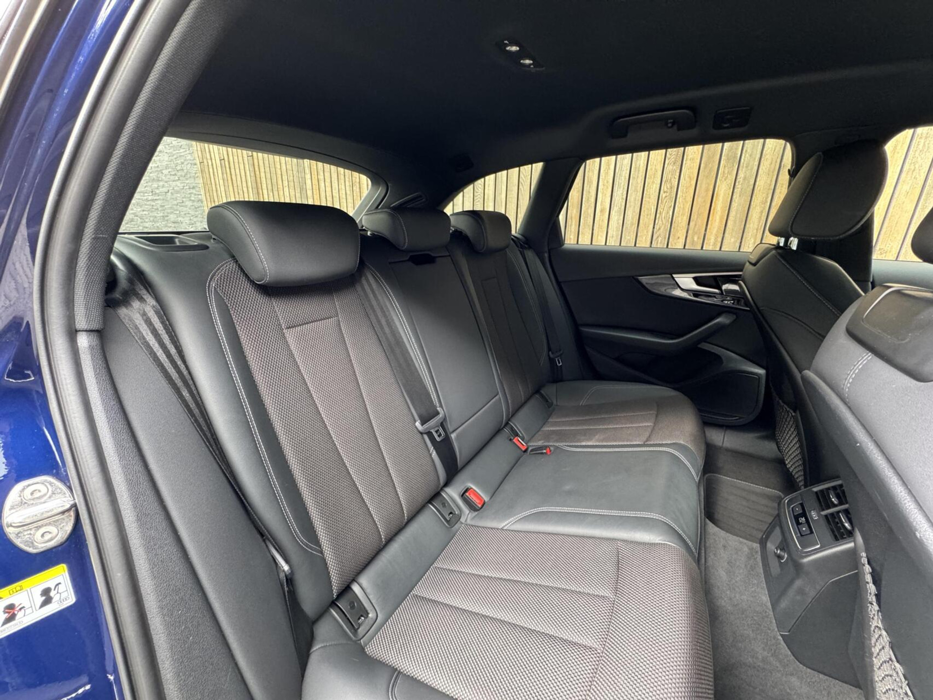 Audi A4 Avant 40 TFSI S edition Competition Automaat | LED koplampen | Cruise control | Climate control | Zwart optiek | Getint glas | Achteruitrijcamera | Parkeersensoren voor en achter 47659430-46.jpg | Timcars.nl