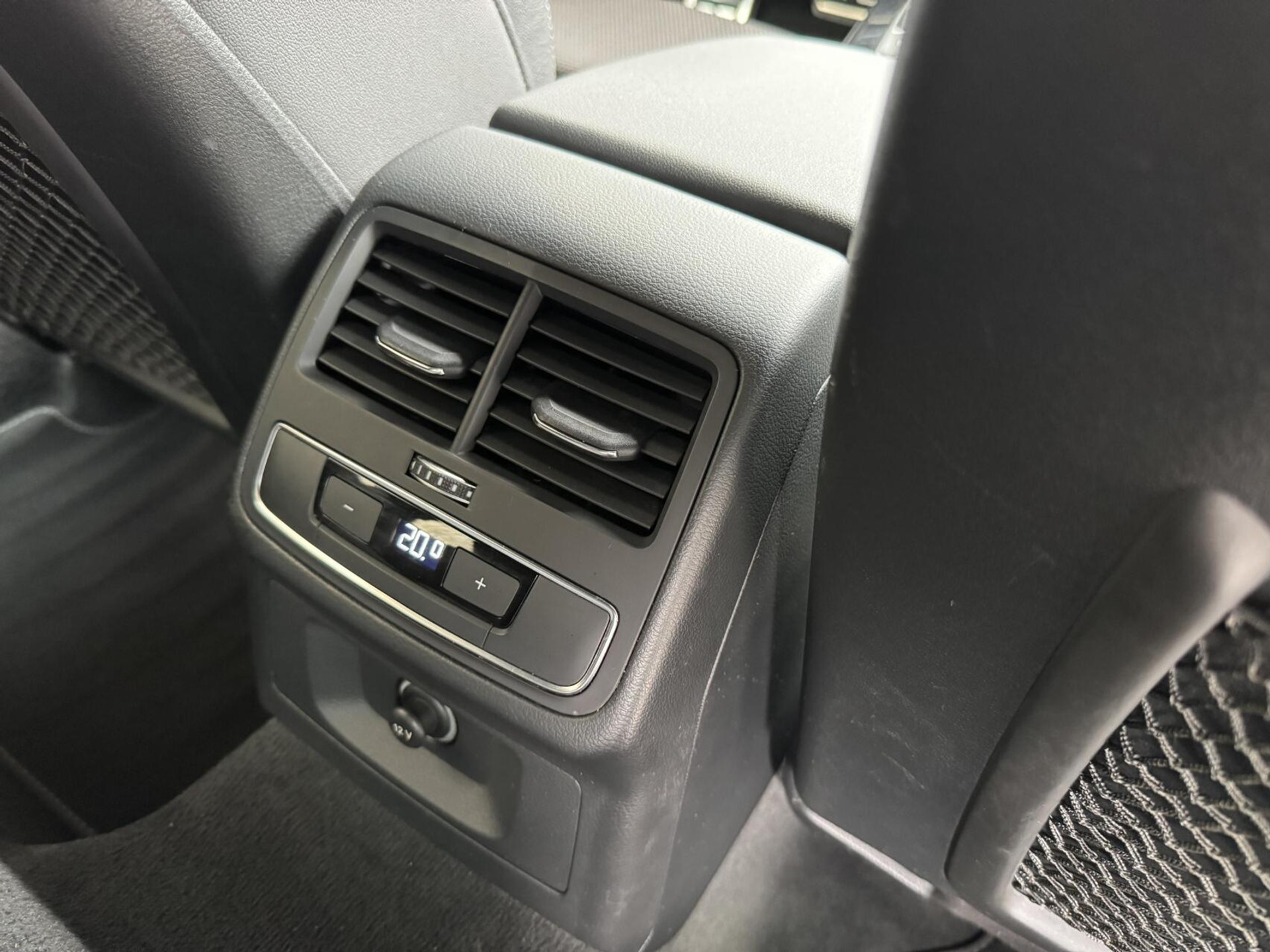 Audi A4 Avant 40 TFSI S edition Competition Automaat | LED koplampen | Cruise control | Climate control | Zwart optiek | Getint glas | Achteruitrijcamera | Parkeersensoren voor en achter 47659430-47.jpg | Timcars.nl