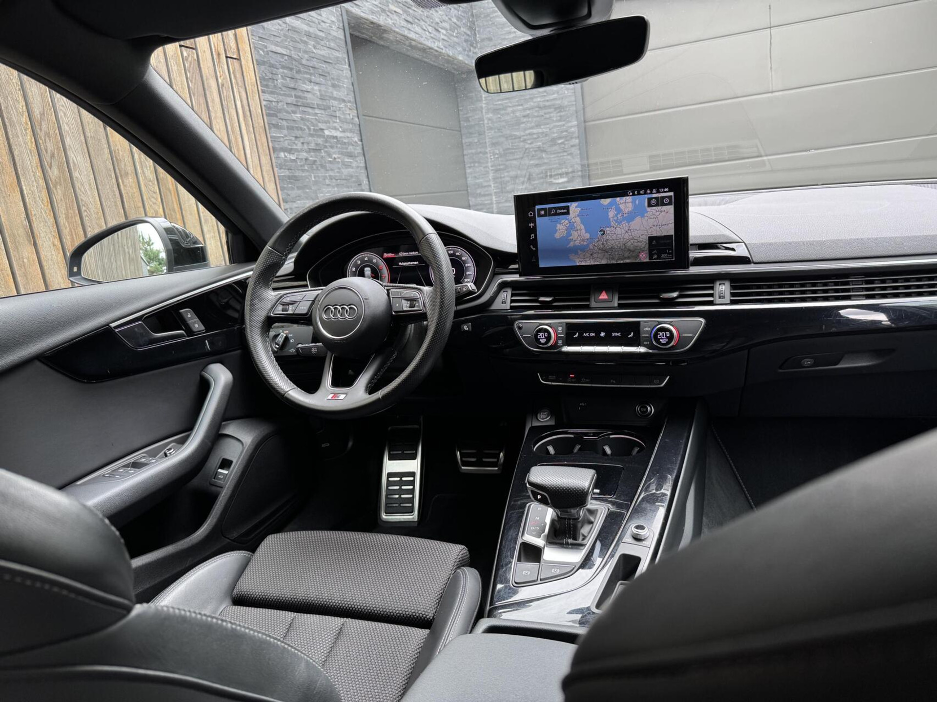 Audi A4 Avant 40 TFSI S edition Competition Automaat | LED koplampen | Cruise control | Climate control | Zwart optiek | Getint glas | Achteruitrijcamera | Parkeersensoren voor en achter 47659430-54.jpg | Timcars.nl