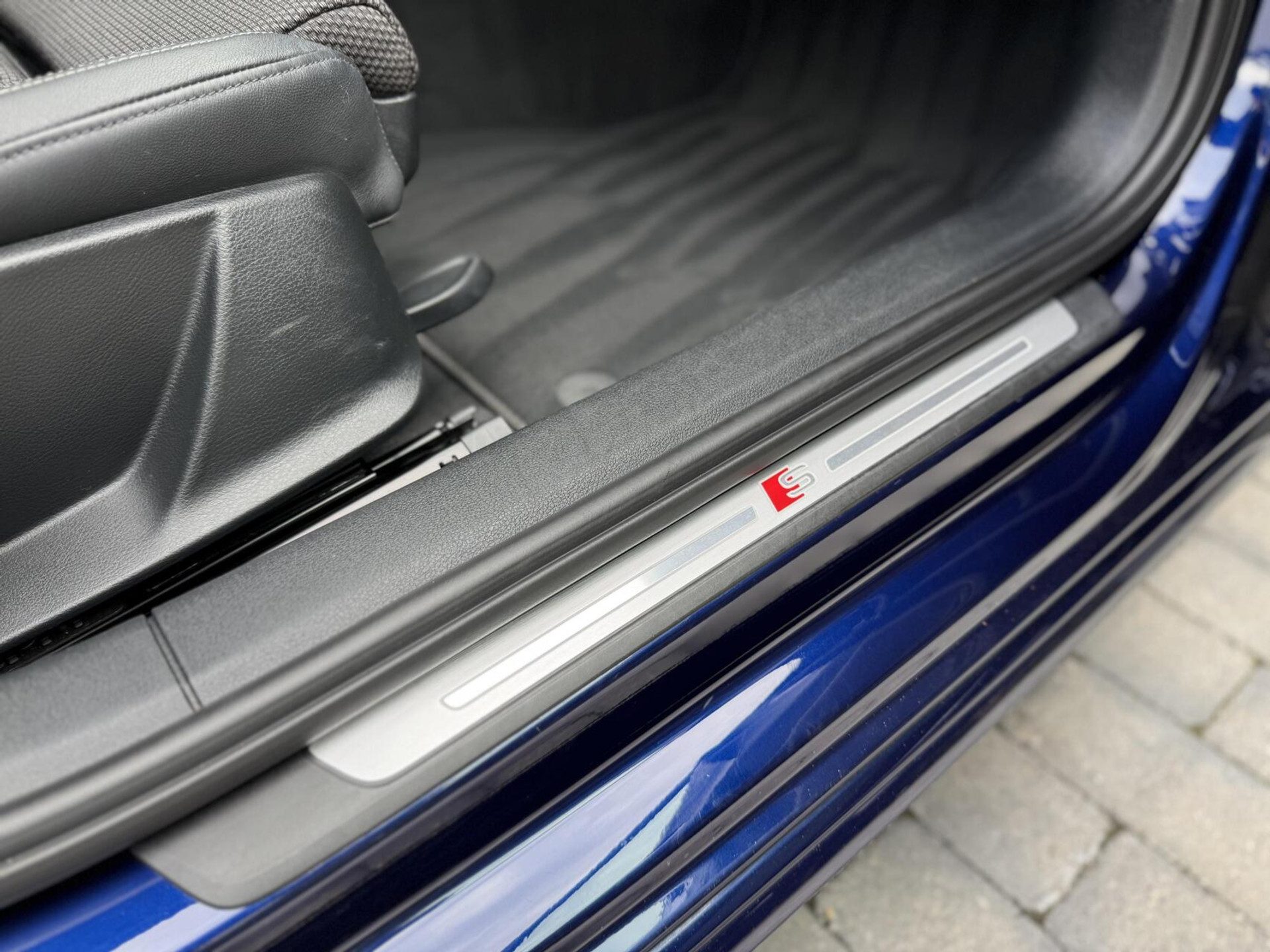 Audi A4 Avant 40 TFSI S edition Competition Automaat | LED koplampen | Cruise control | Climate control | Zwart optiek | Getint glas | Achteruitrijcamera | Parkeersensoren voor en achter 47659430-57.jpg | Timcars.nl