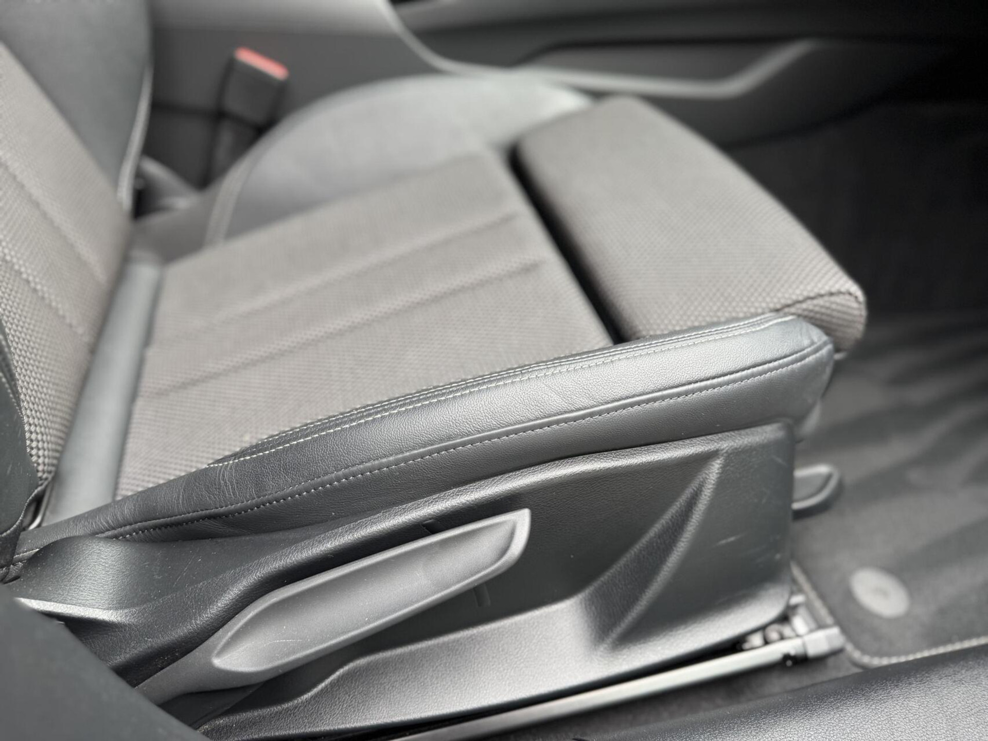 Audi A4 Avant 40 TFSI S edition Competition Automaat | LED koplampen | Cruise control | Climate control | Zwart optiek | Getint glas | Achteruitrijcamera | Parkeersensoren voor en achter 47659430-58.jpg | Timcars.nl