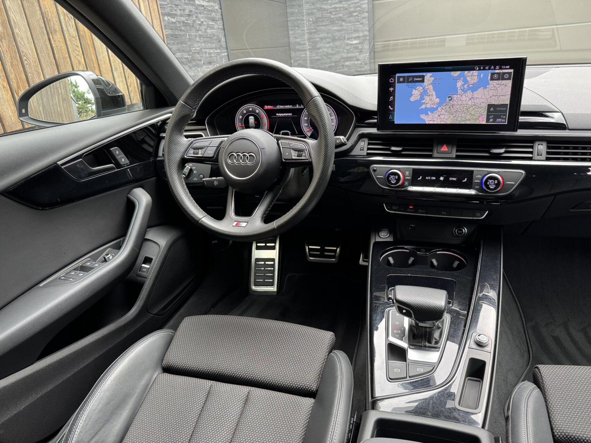 Audi A4 Avant 40 TFSI S edition Competition Automaat | LED koplampen | Cruise control | Climate control | Zwart optiek | Getint glas | Achteruitrijcamera | Parkeersensoren voor en achter 47659430-6.jpg | Timcars.nl