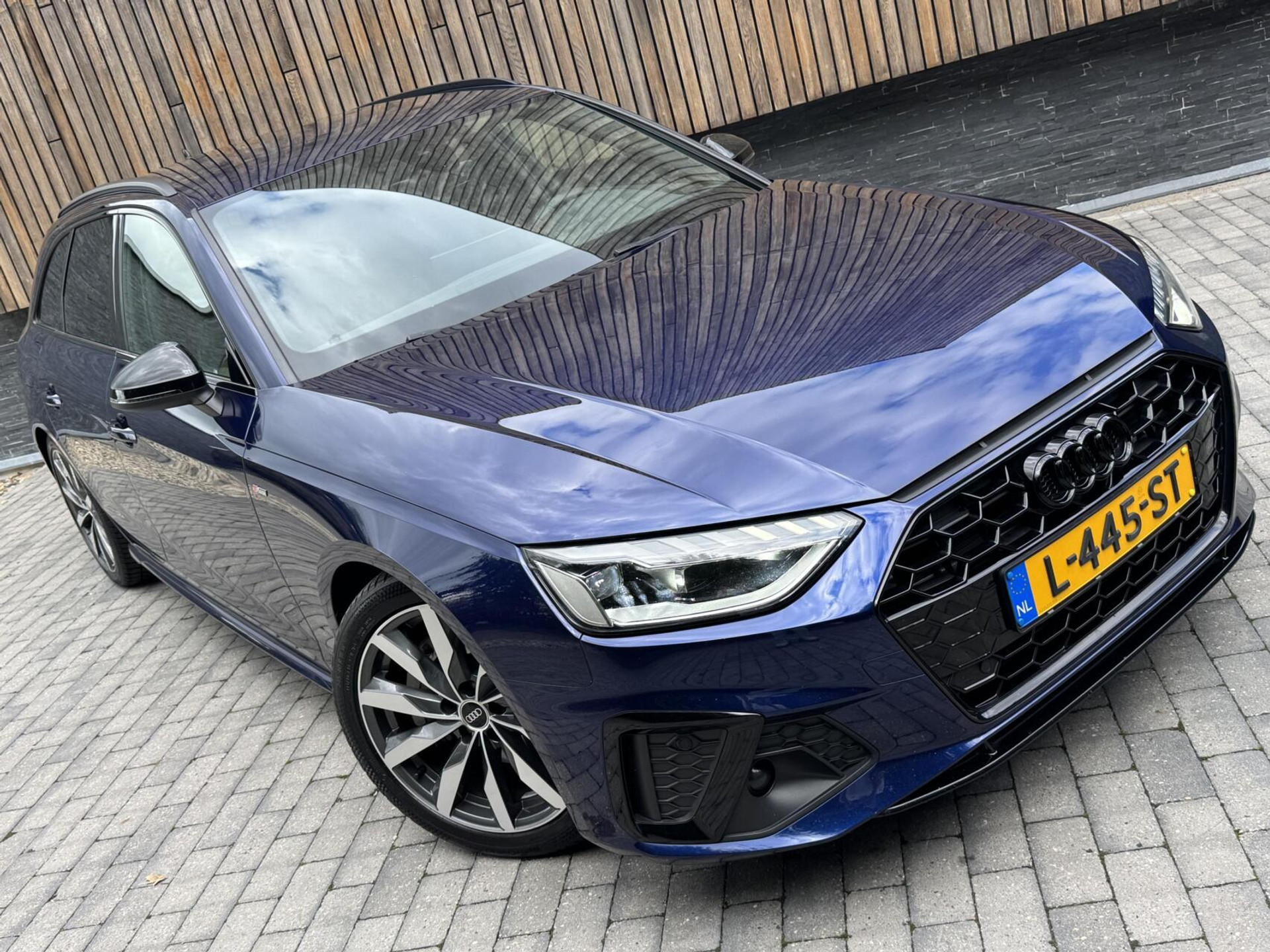 Audi A4 Avant 40 TFSI S edition Competition Automaat | LED koplampen | Cruise control | Climate control | Zwart optiek | Getint glas | Achteruitrijcamera | Parkeersensoren voor en achter 47659430-62.jpg | Timcars.nl