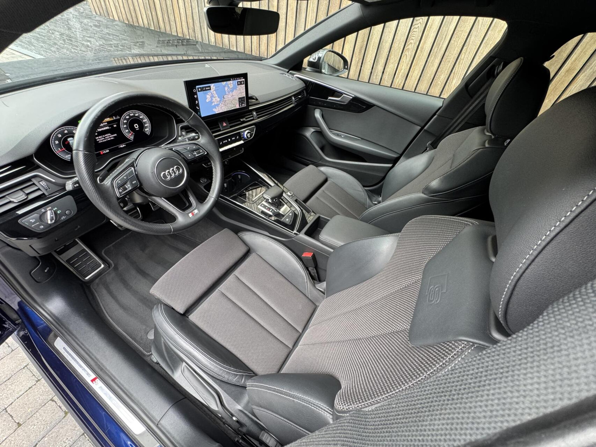 Audi A4 Avant 40 TFSI S edition Competition Automaat | LED koplampen | Cruise control | Climate control | Zwart optiek | Getint glas | Achteruitrijcamera | Parkeersensoren voor en achter 47659430-7.jpg | Timcars.nl