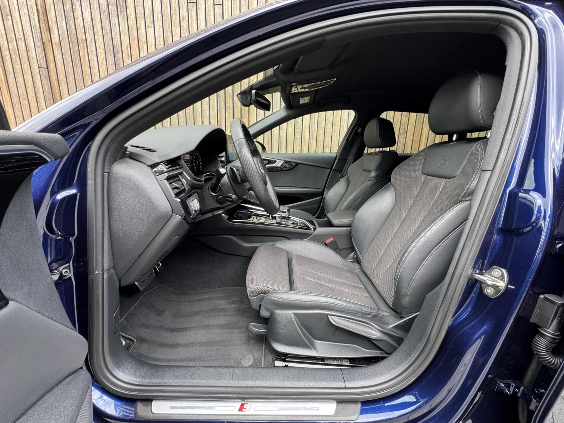 Audi A4 Avant 40 TFSI S edition Competition Automaat | LED koplampen | Cruise control | Climate control | Zwart optiek | Getint glas | Achteruitrijcamera | Parkeersensoren voor en achter 47659430-8.jpg | Timcars.nl