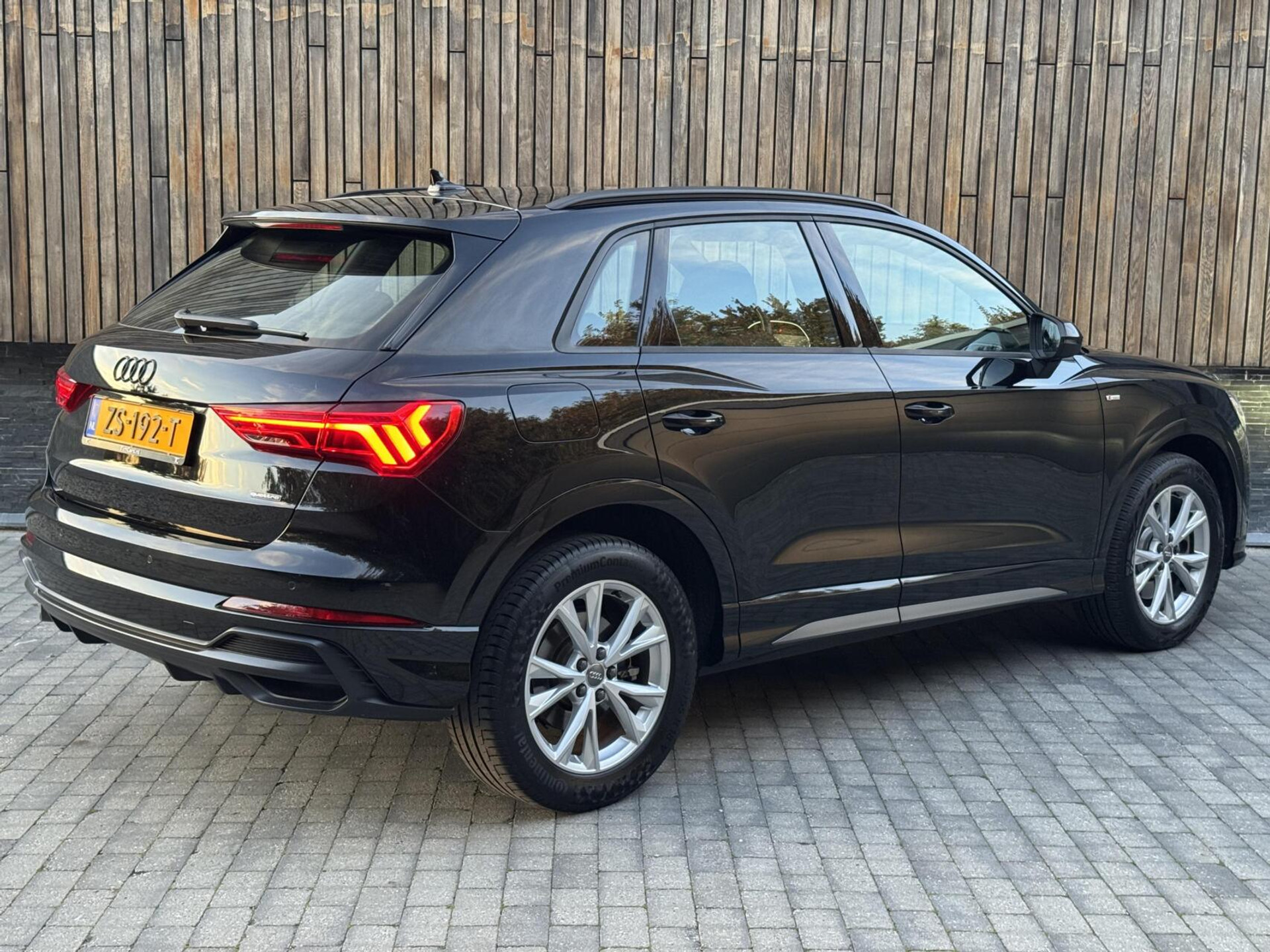 Audi Q3 40 TFSI quattro S Line Automaat | Leren bekleding | Stoelverwarming | Climate control | Cruise control | Lane assist & dode hoek detectie | Trekhaak elektrisch uitklapbaar | Parkeersensoren achter 47899966-1.jpg | Timcars.nl